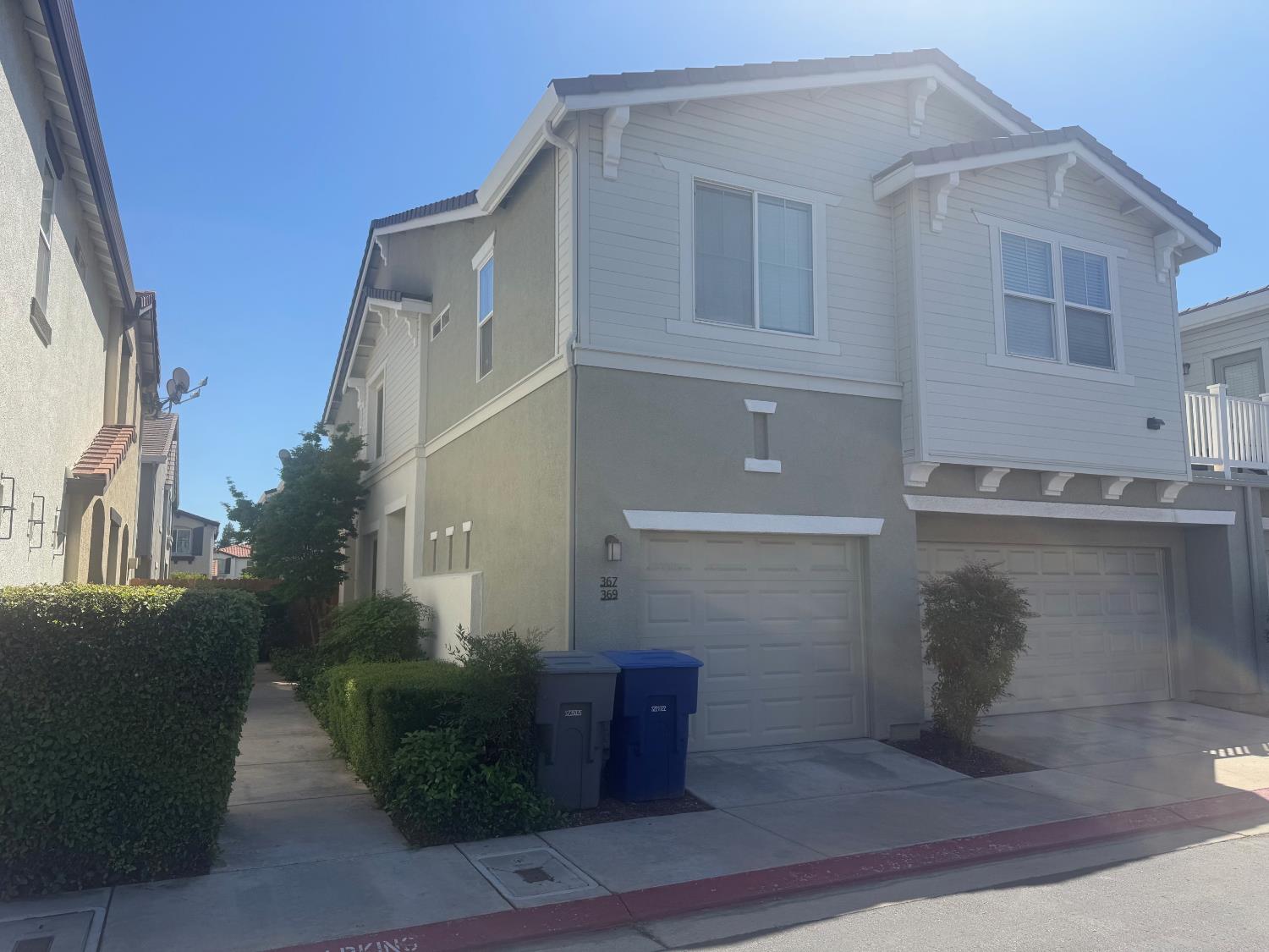 369 N Greco Ln, Clovis, CA 93611