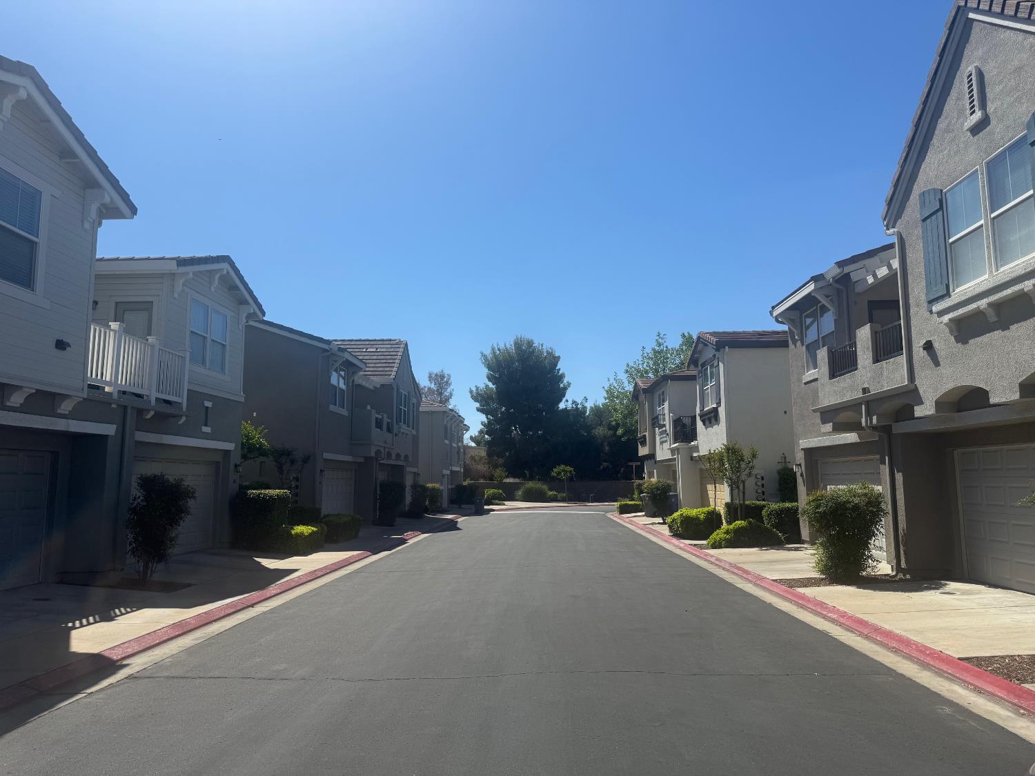 369 N Greco Ln, Clovis, CA 93611