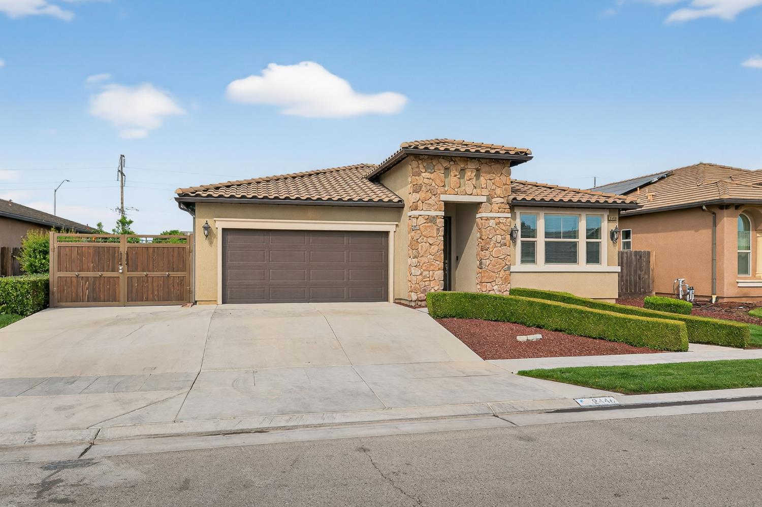 2446 S Claremont, Fresno, CA 93727