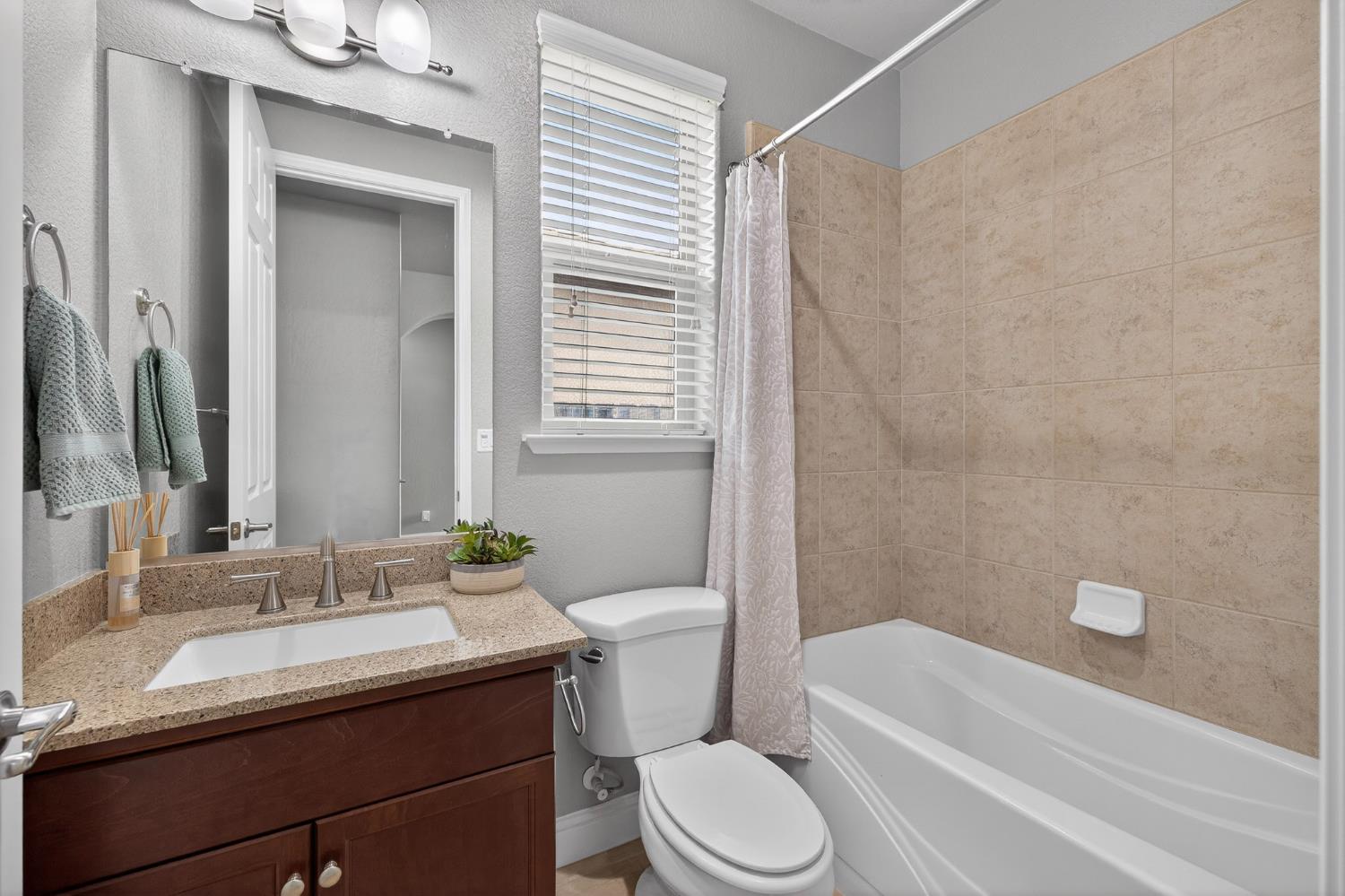 2446 S Claremont, Fresno, CA 93727