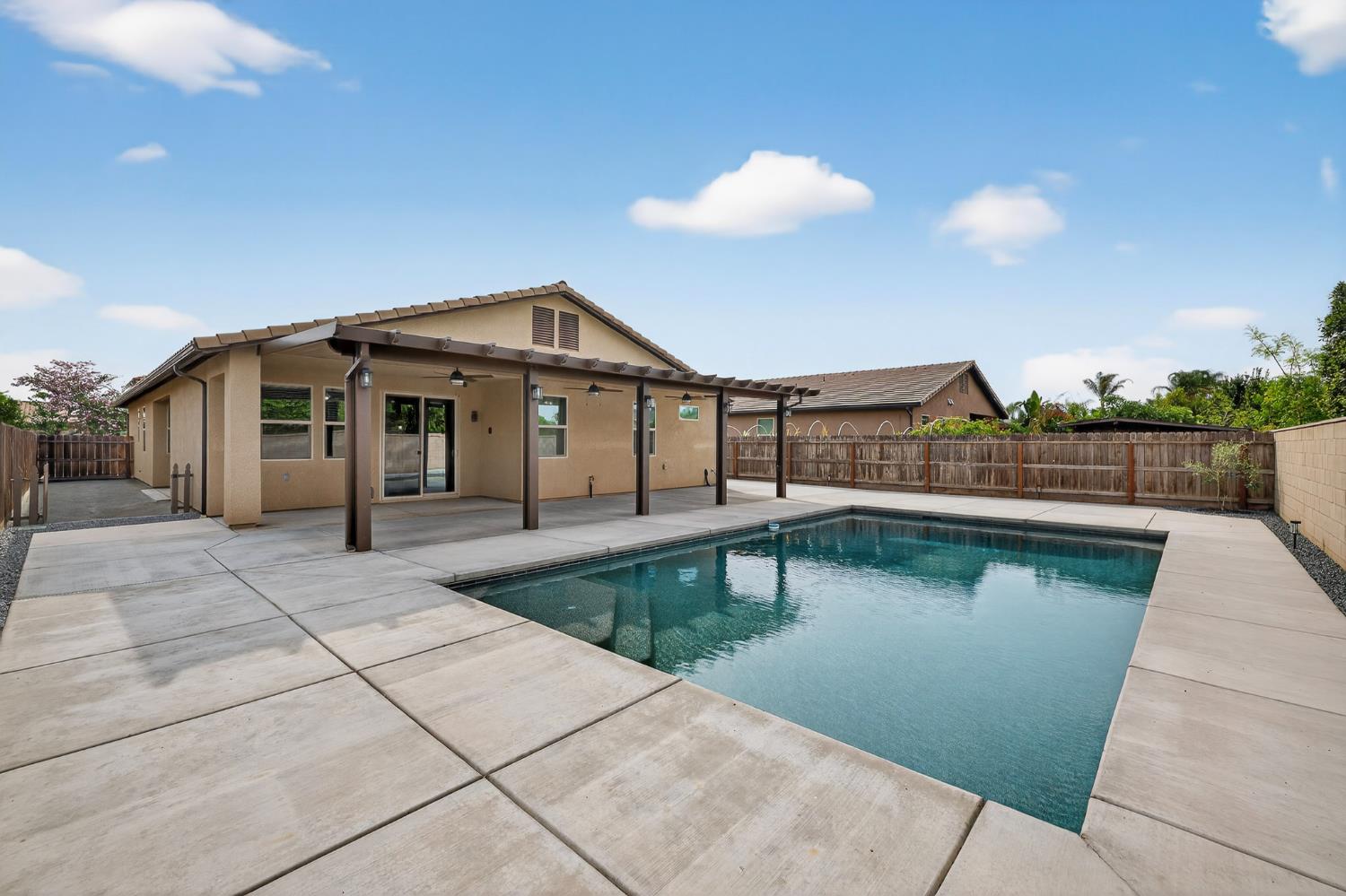 2446 S Claremont, Fresno, CA 93727