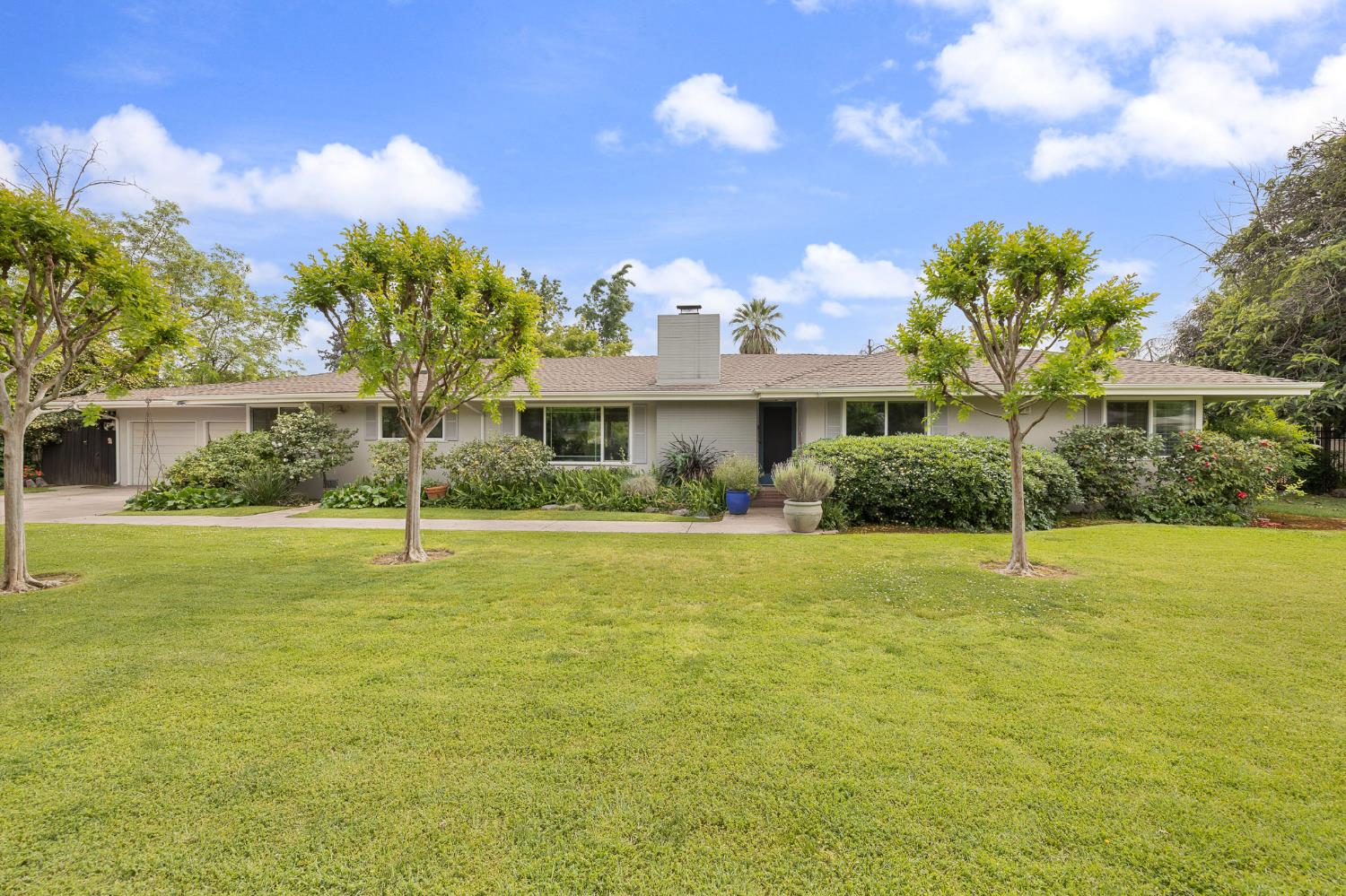 324 E Hampton Way, Fresno, CA 93704