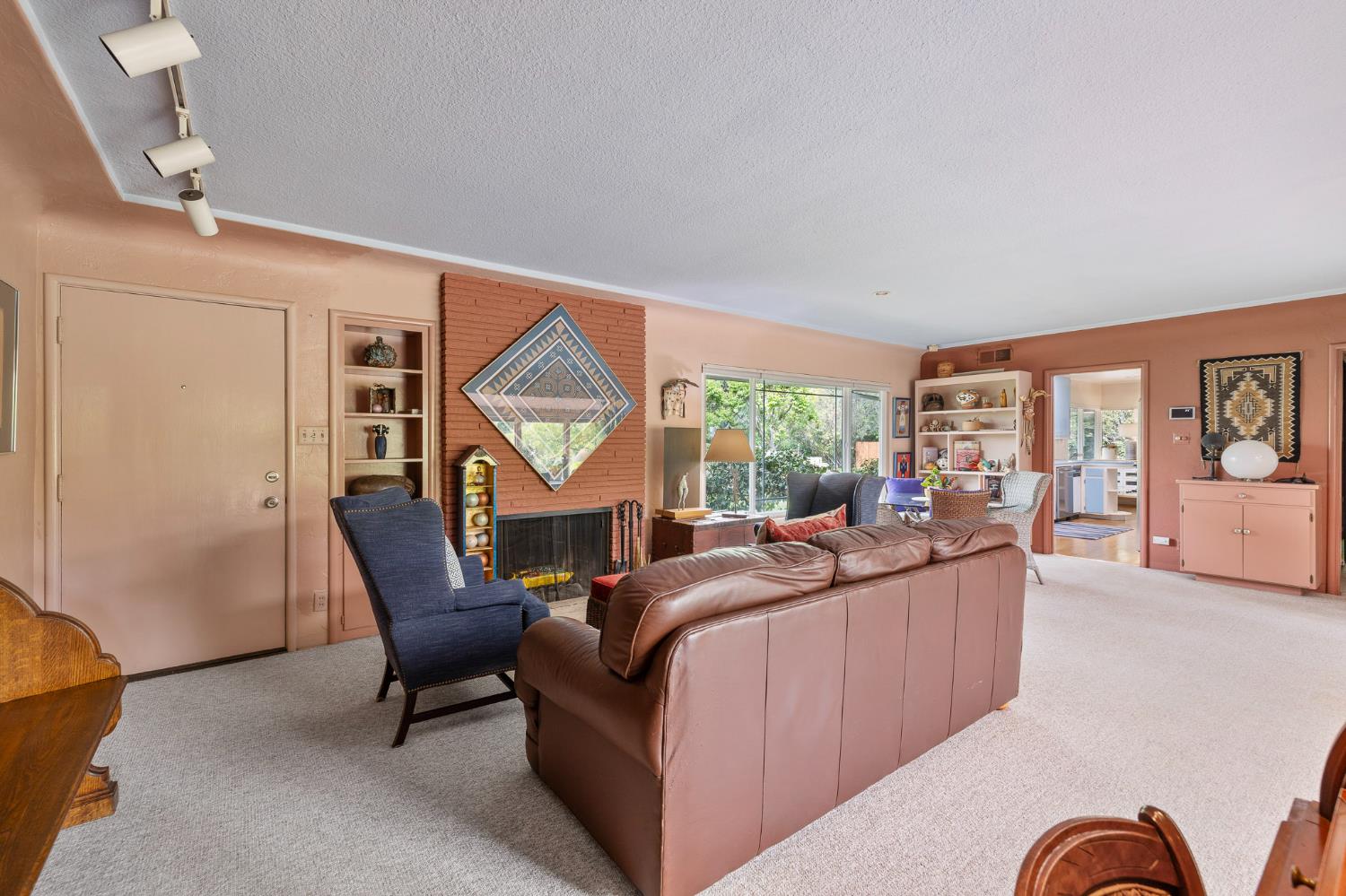 324 E Hampton Way, Fresno, CA 93704