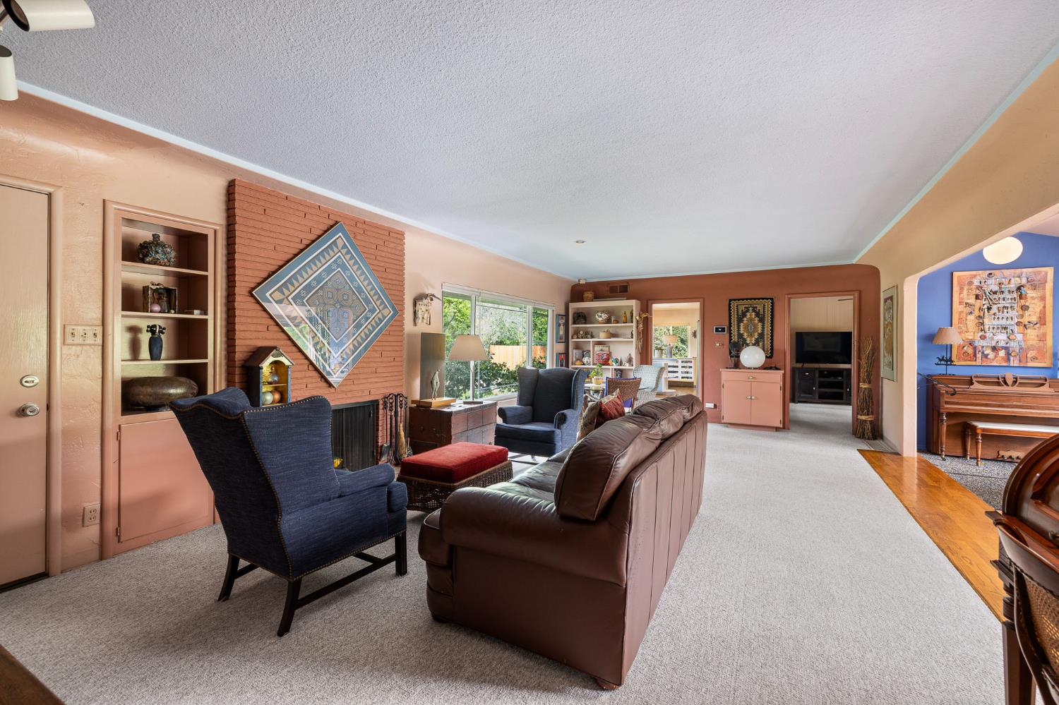 324 E Hampton Way, Fresno, CA 93704