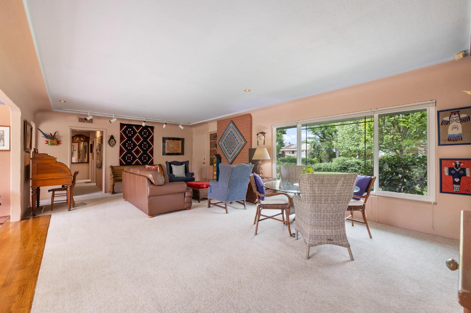 324 E Hampton Way, Fresno, CA 93704