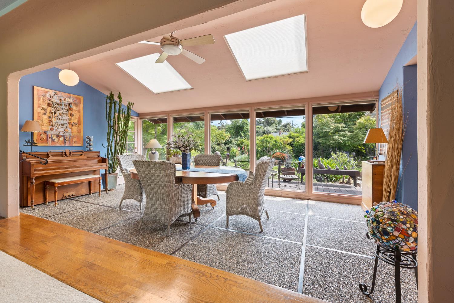 324 E Hampton Way, Fresno, CA 93704