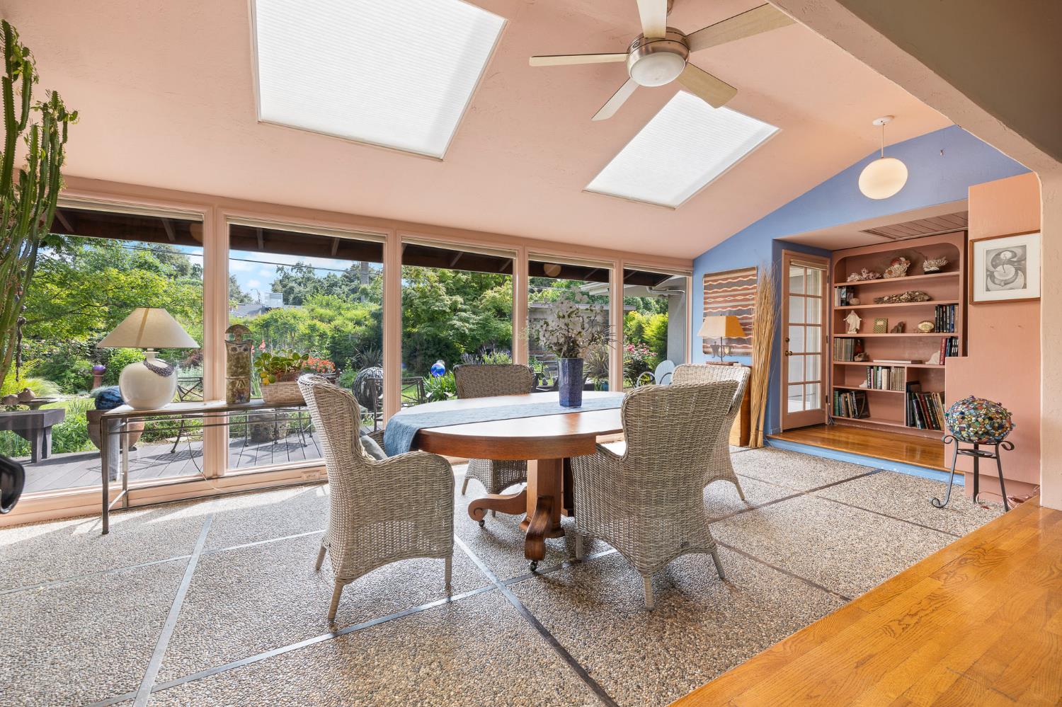 324 E Hampton Way, Fresno, CA 93704