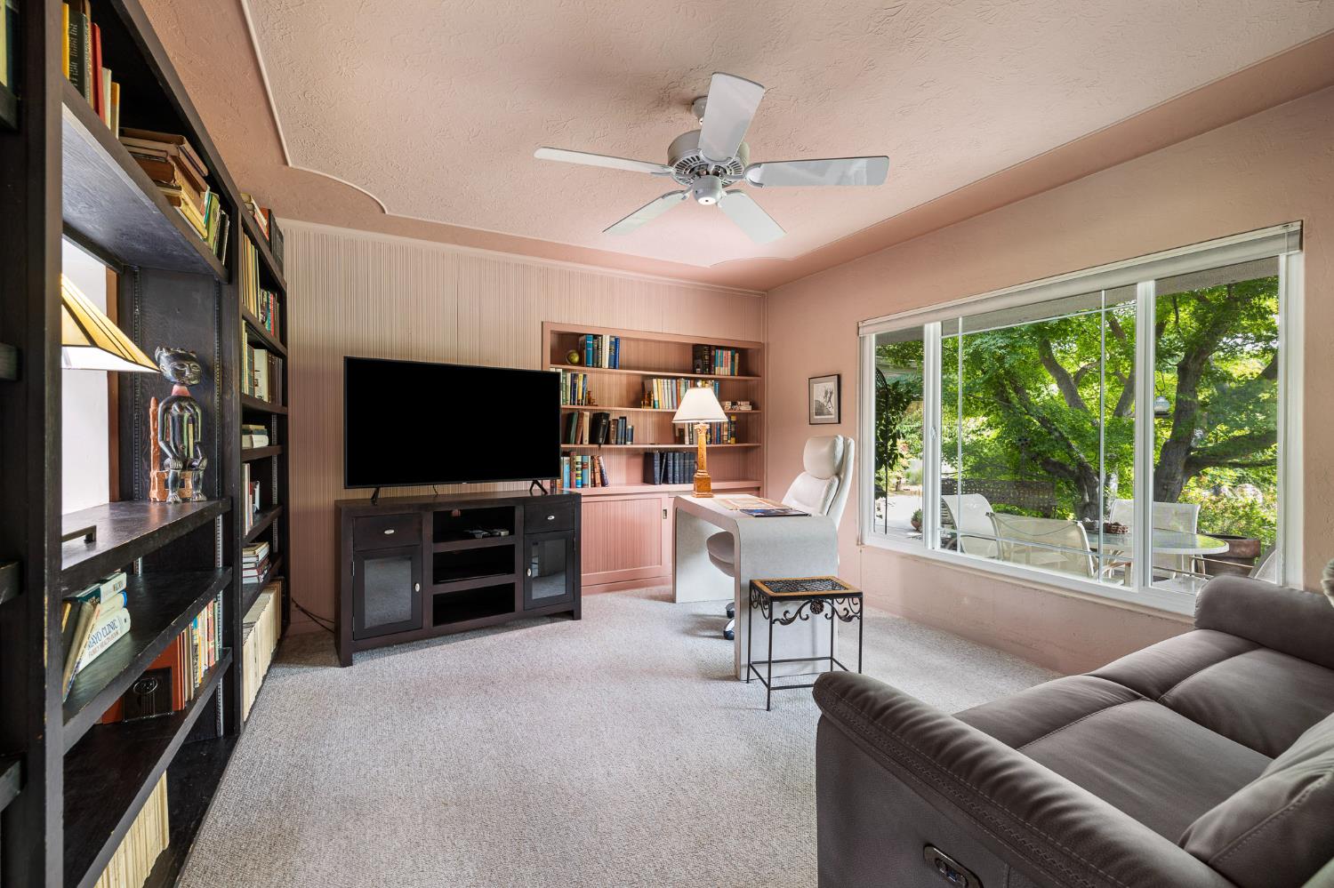 324 E Hampton Way, Fresno, CA 93704