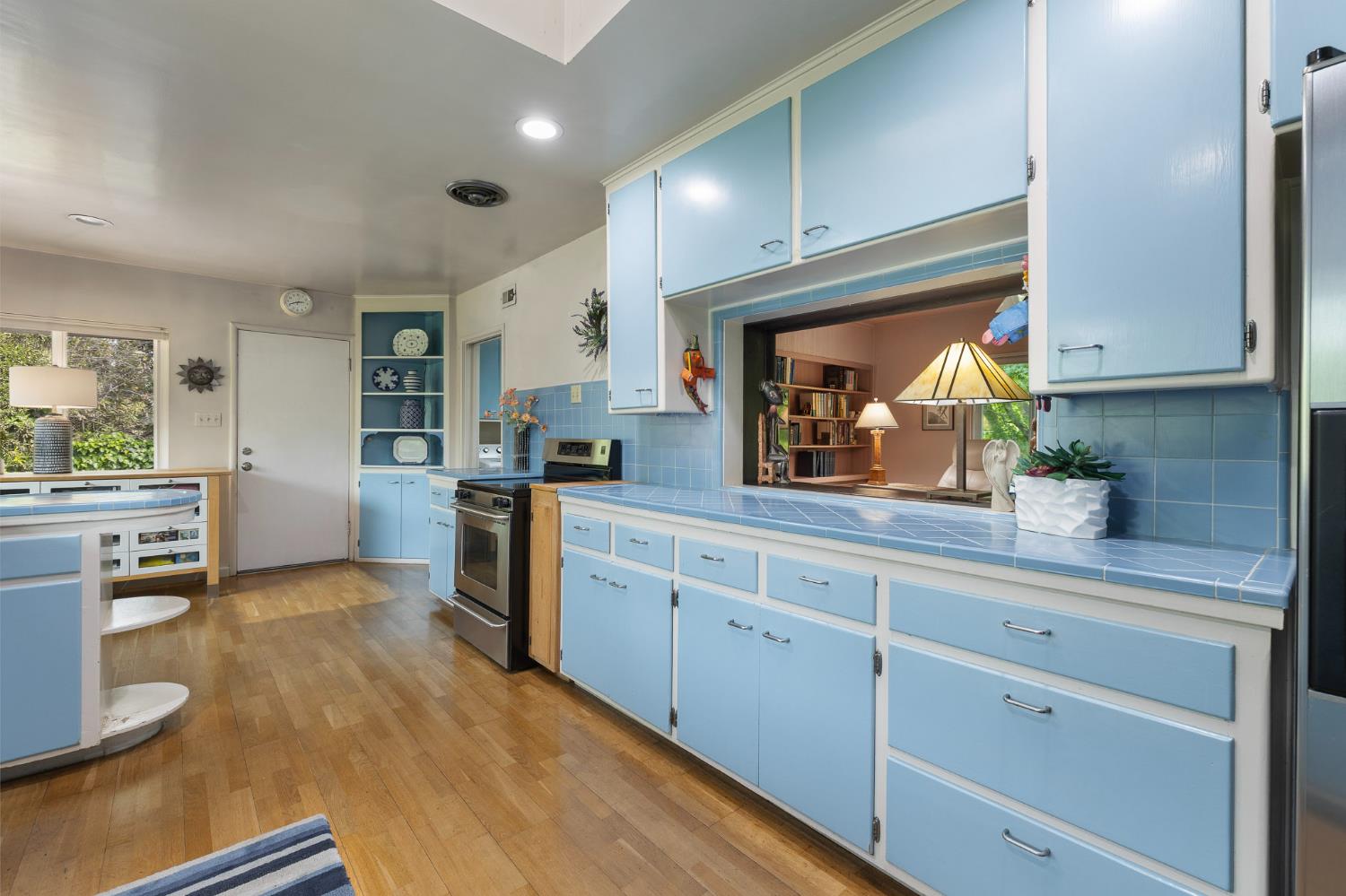 324 E Hampton Way, Fresno, CA 93704