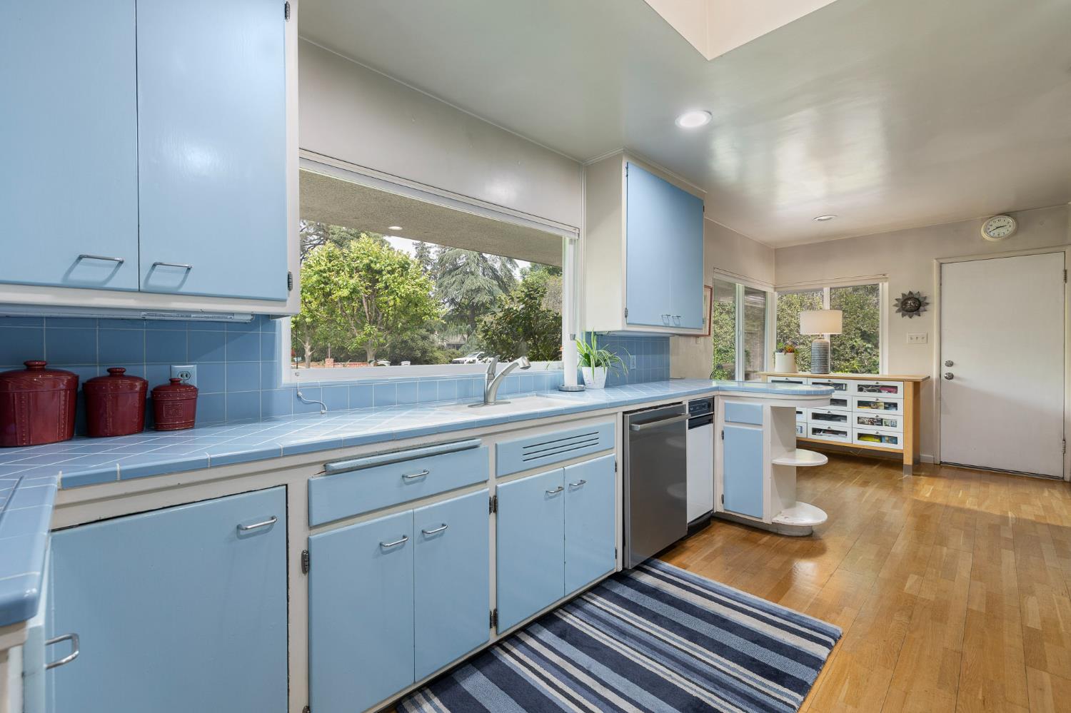 324 E Hampton Way, Fresno, CA 93704