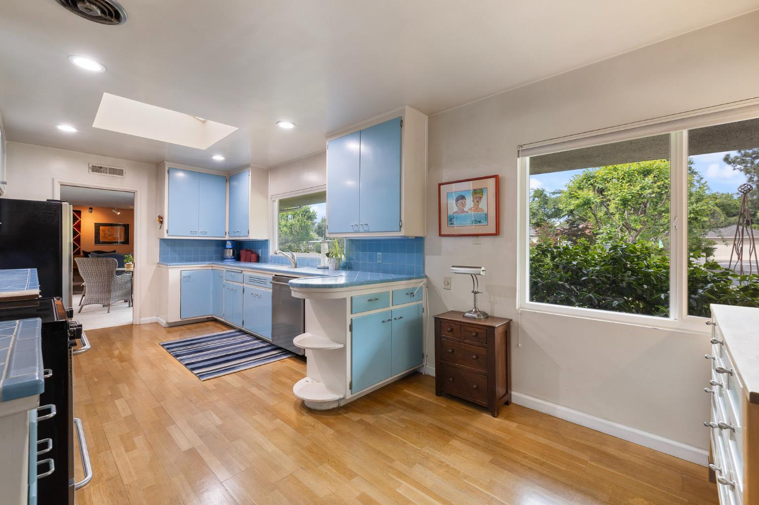 324 E Hampton Way, Fresno, CA 93704