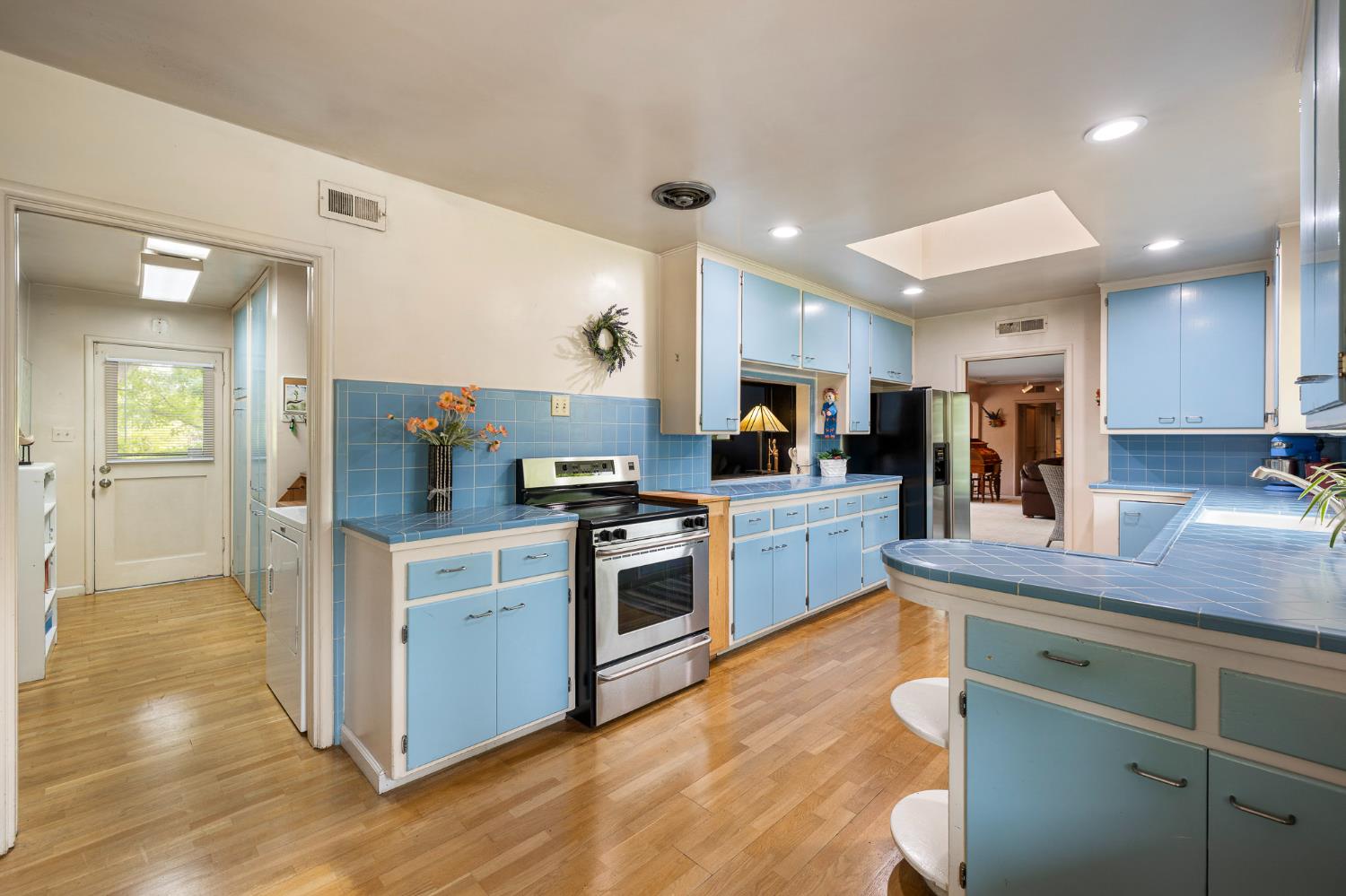 324 E Hampton Way, Fresno, CA 93704