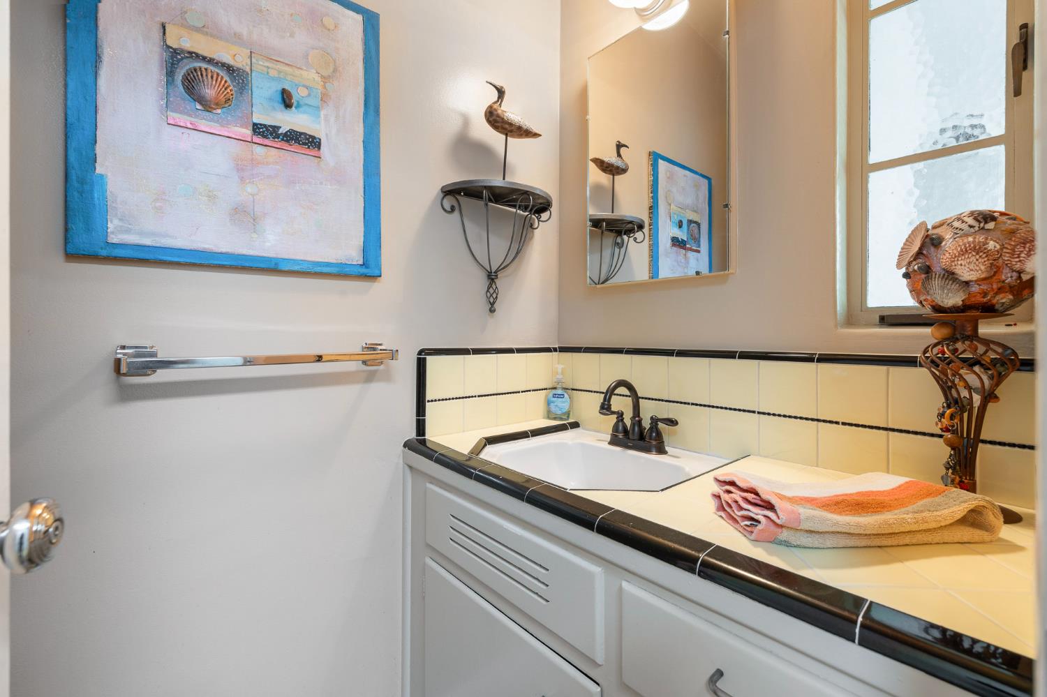 324 E Hampton Way, Fresno, CA 93704