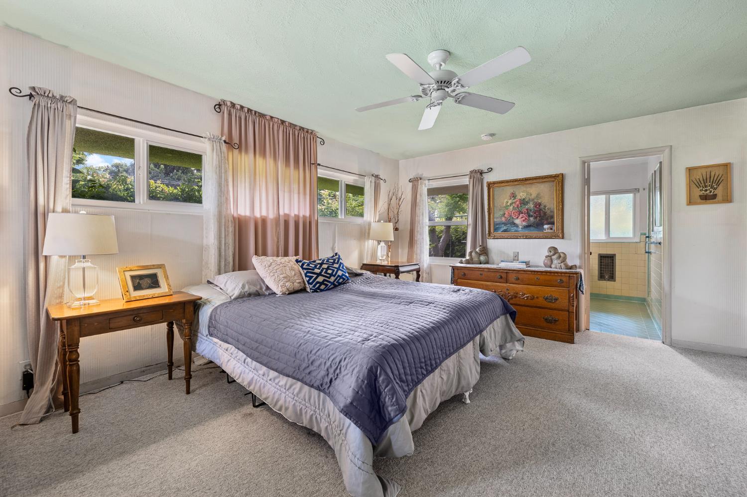 324 E Hampton Way, Fresno, CA 93704