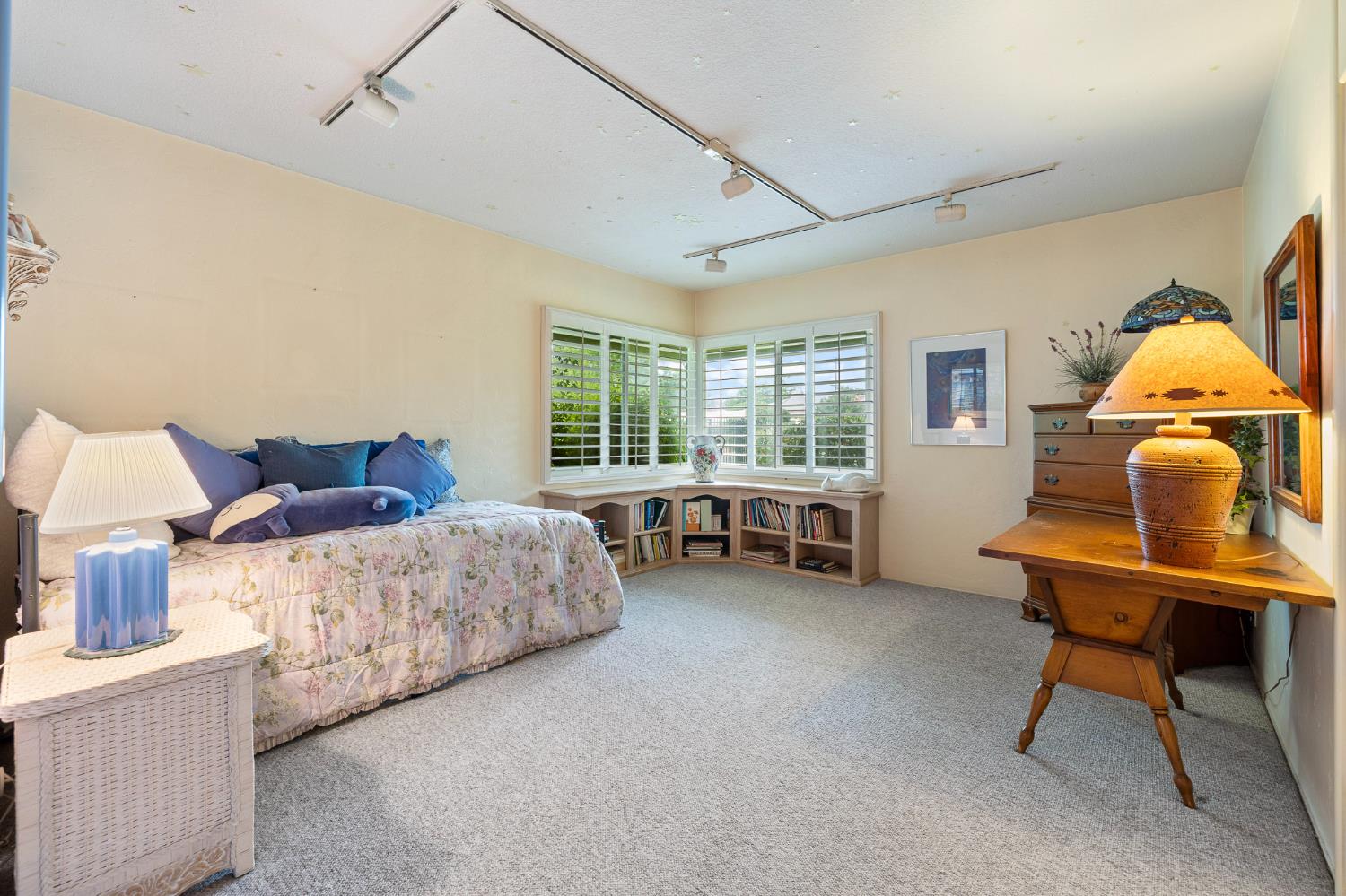 324 E Hampton Way, Fresno, CA 93704