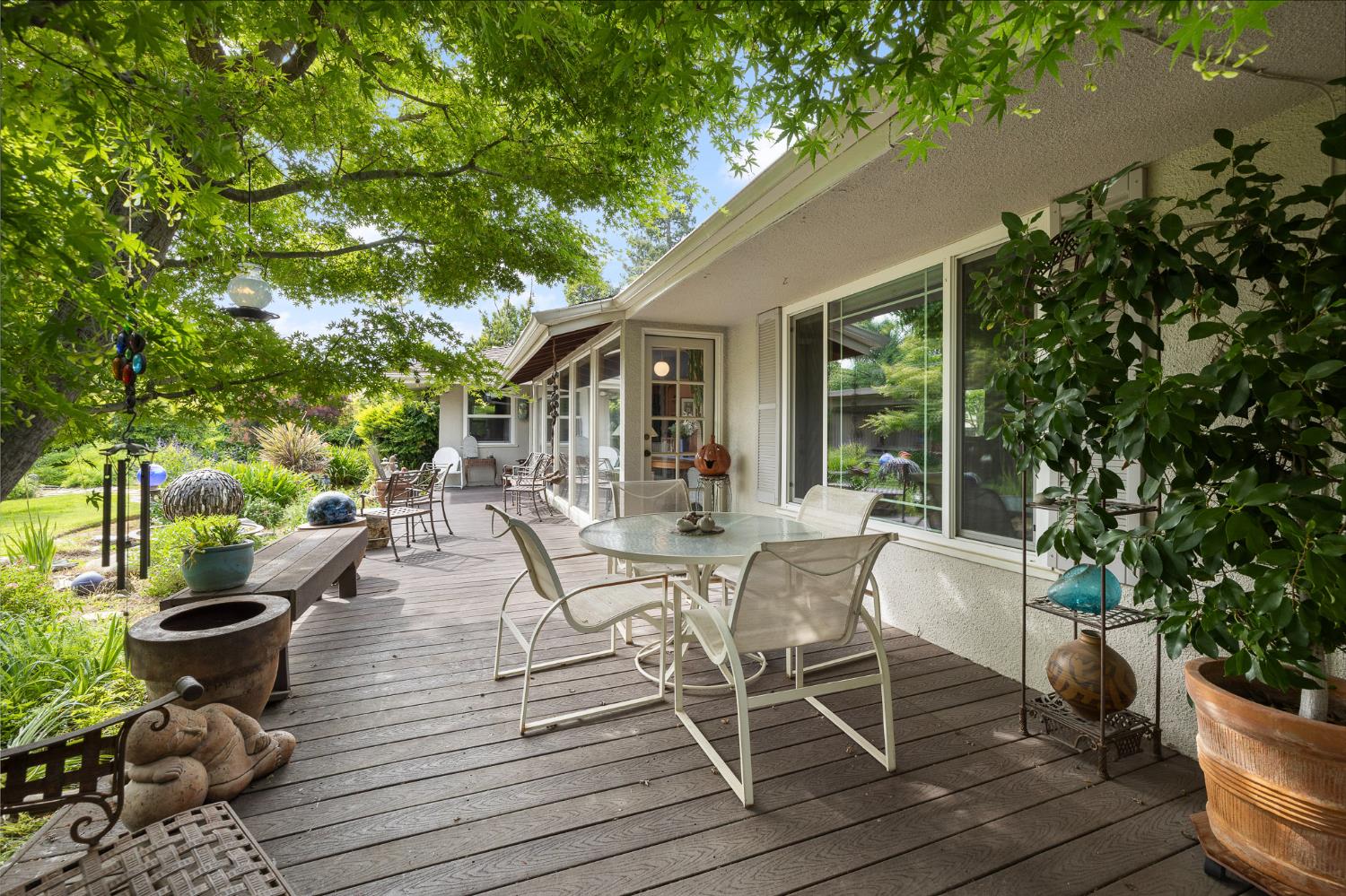 324 E Hampton Way, Fresno, CA 93704