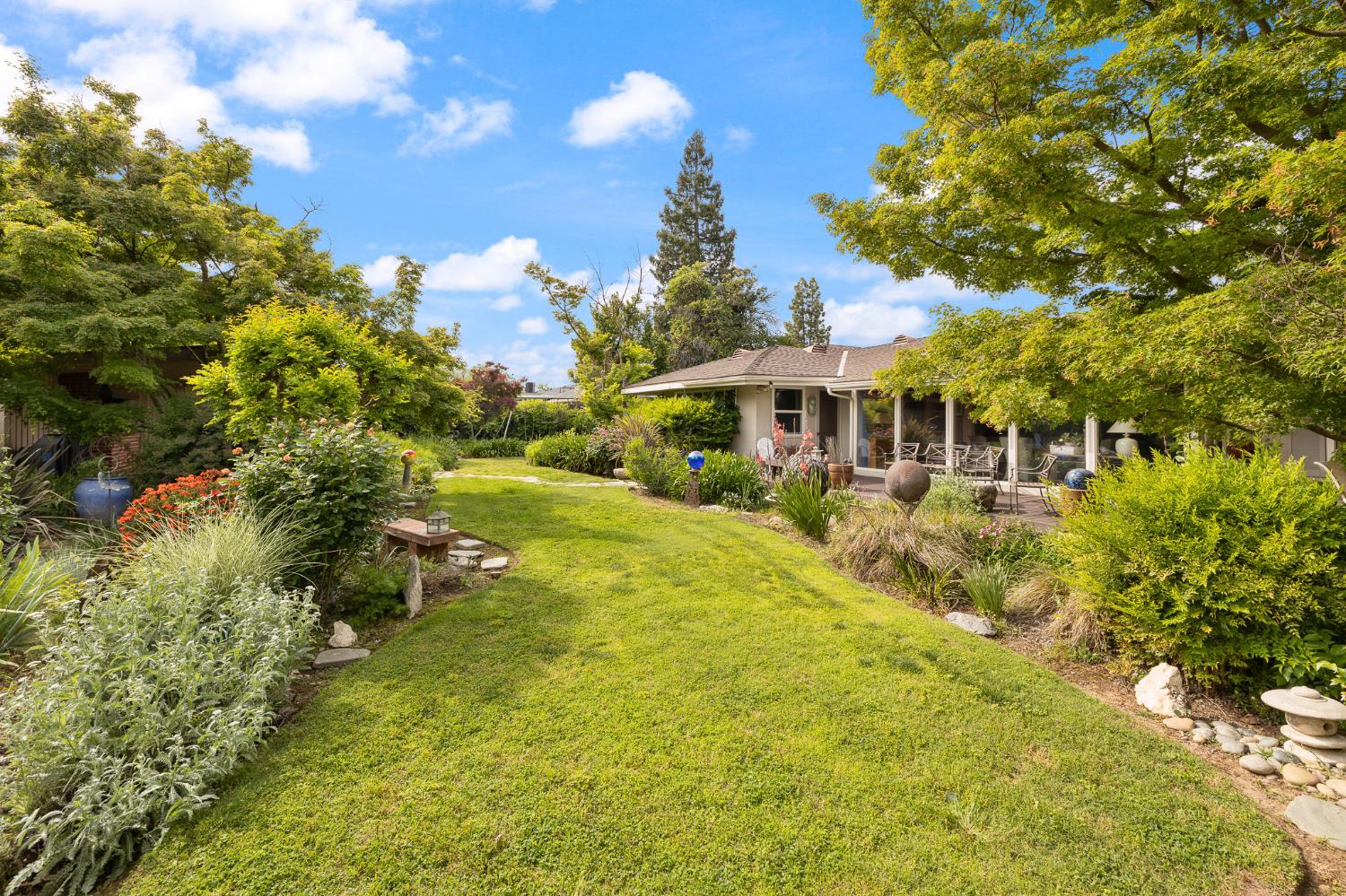 324 E Hampton Way, Fresno, CA 93704