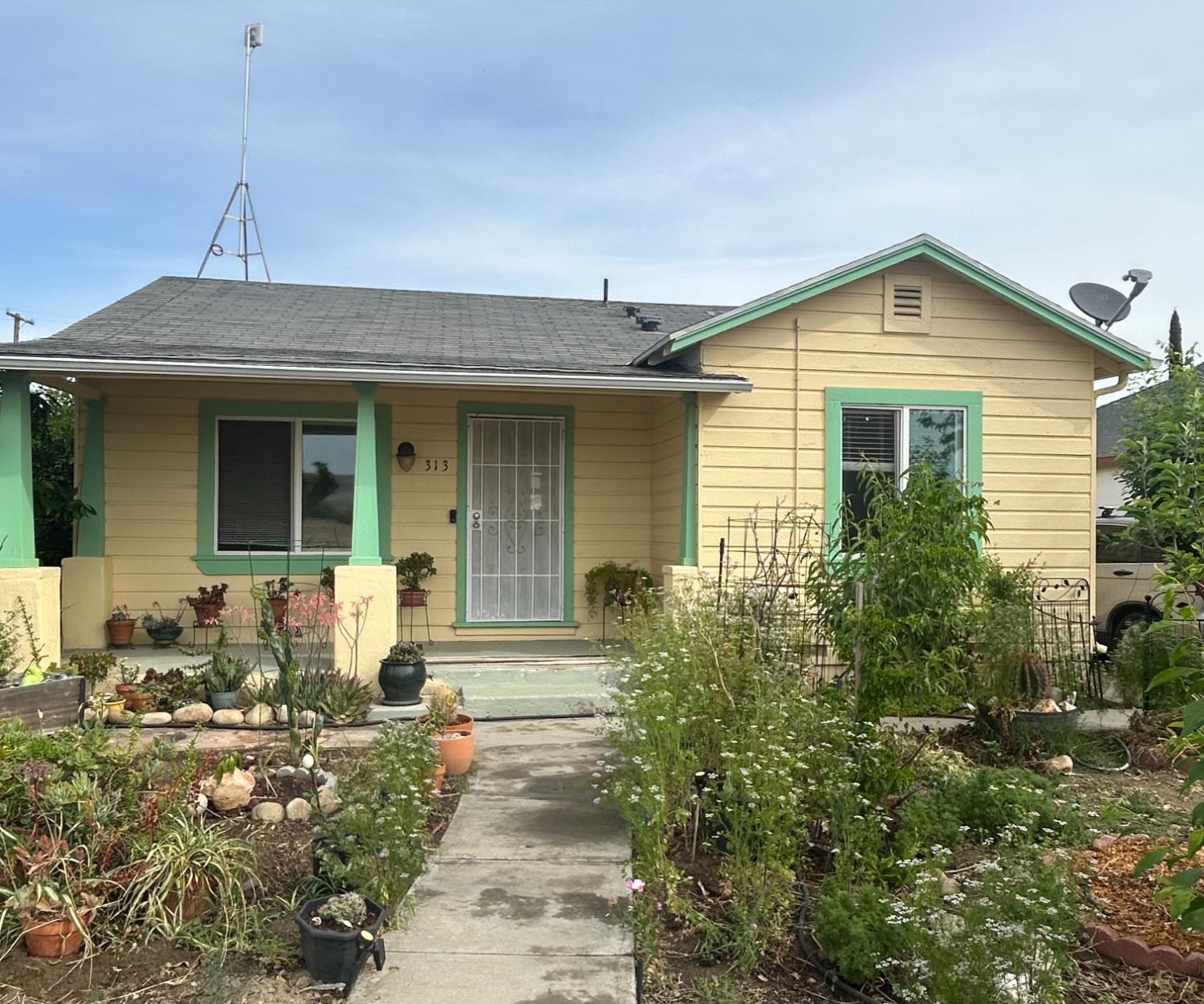 313 E Sacramento St, Coalinga, CA 93210