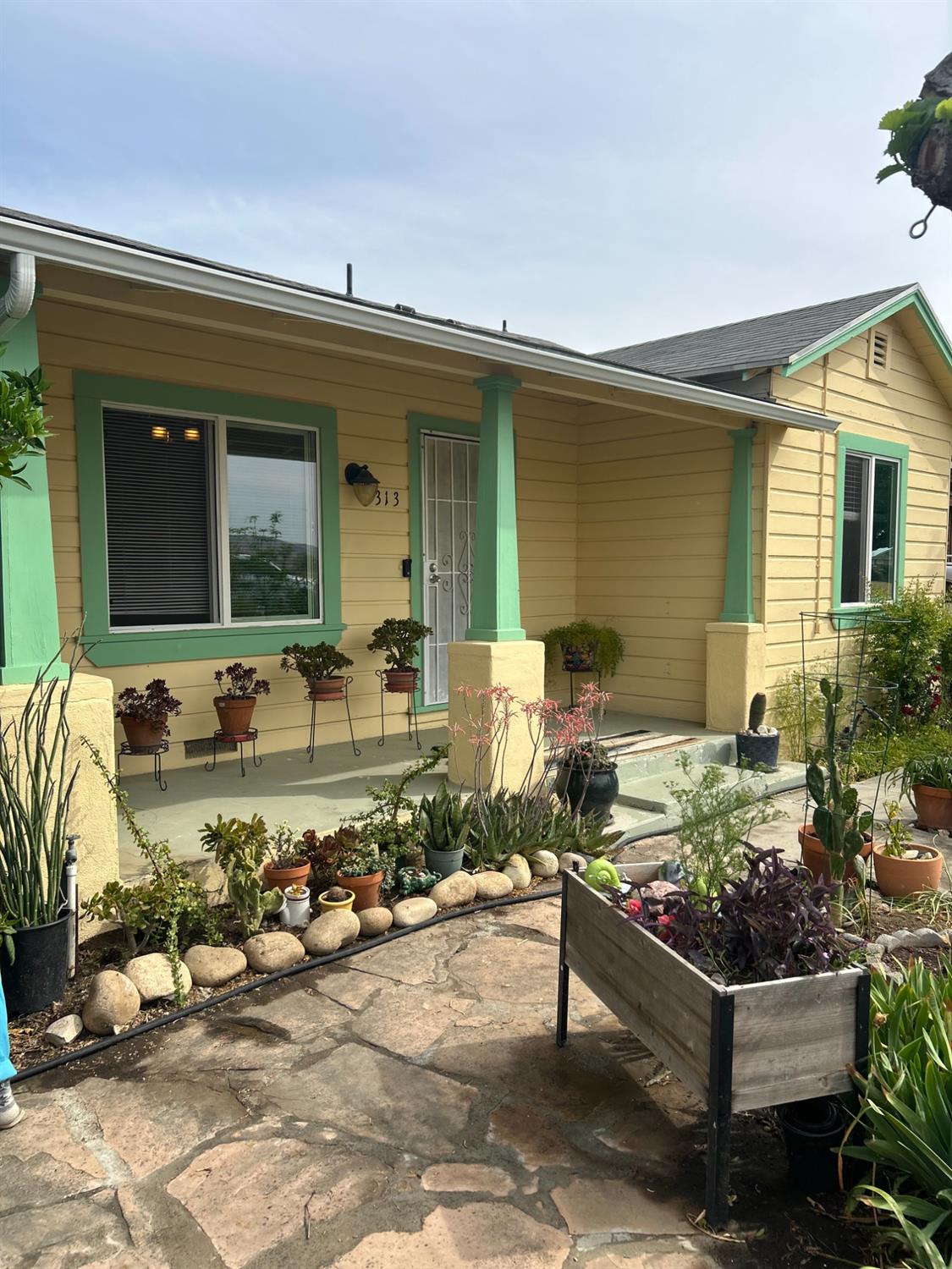 313 E Sacramento St, Coalinga, CA 93210