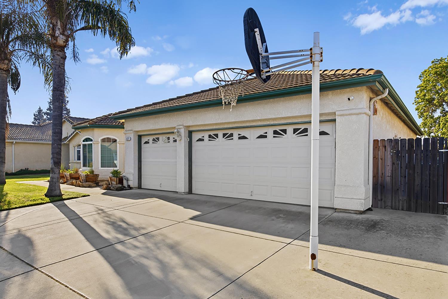 2271 E Niles Ave, Fresno, CA 93720