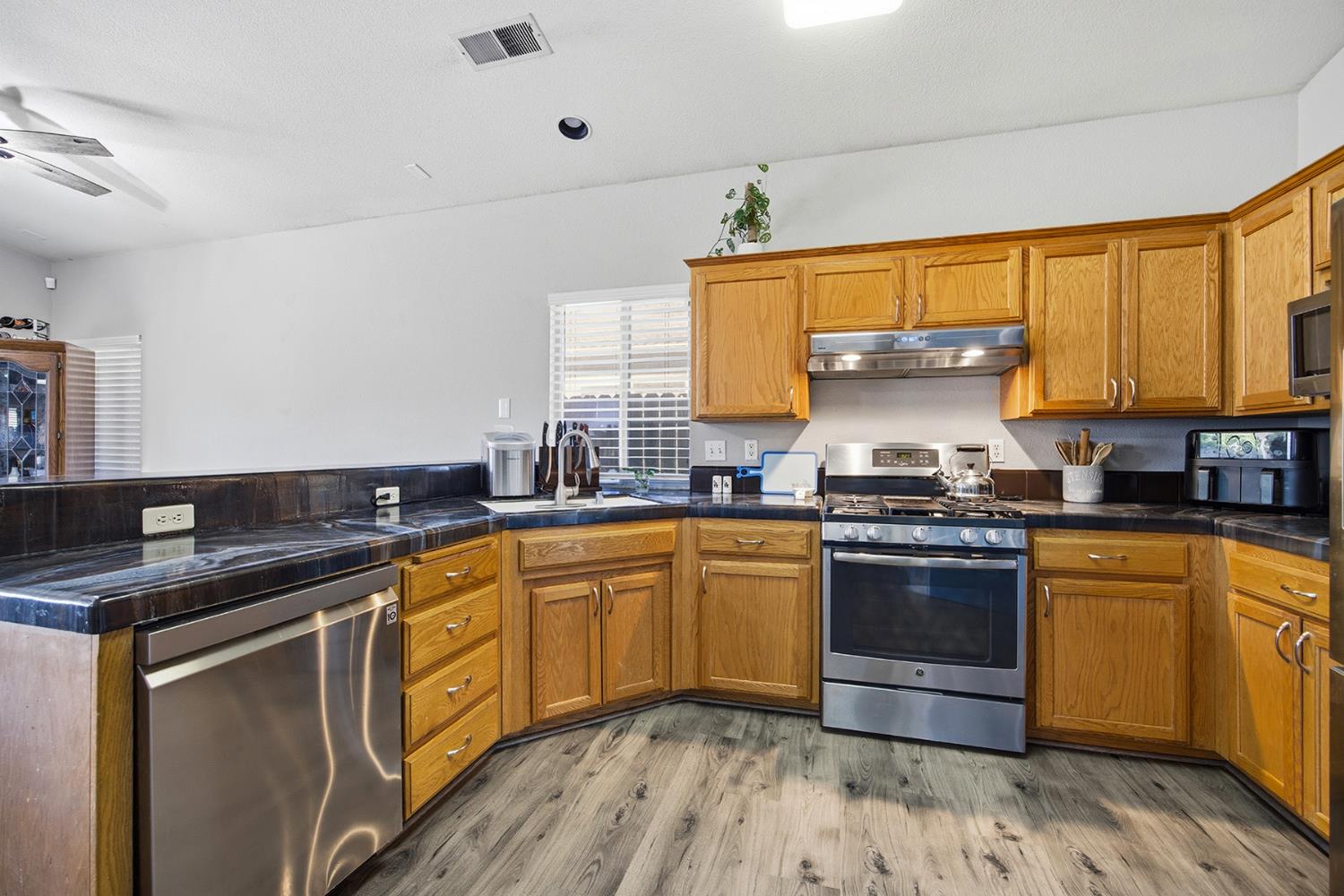 2271 E Niles Ave, Fresno, CA 93720