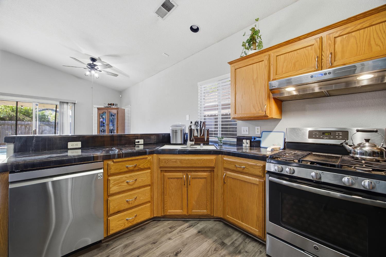 2271 E Niles Ave, Fresno, CA 93720