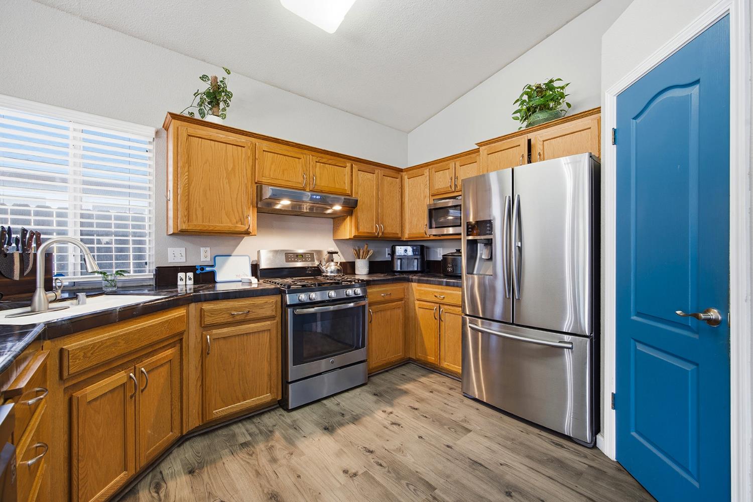 2271 E Niles Ave, Fresno, CA 93720