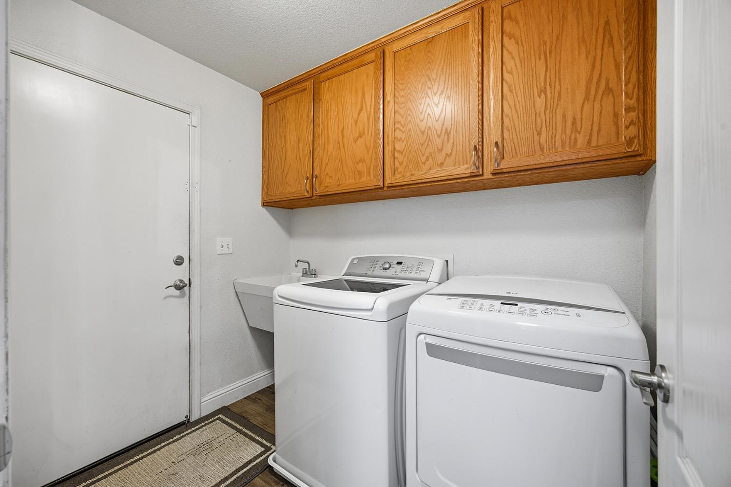 2271 E Niles Ave, Fresno, CA 93720