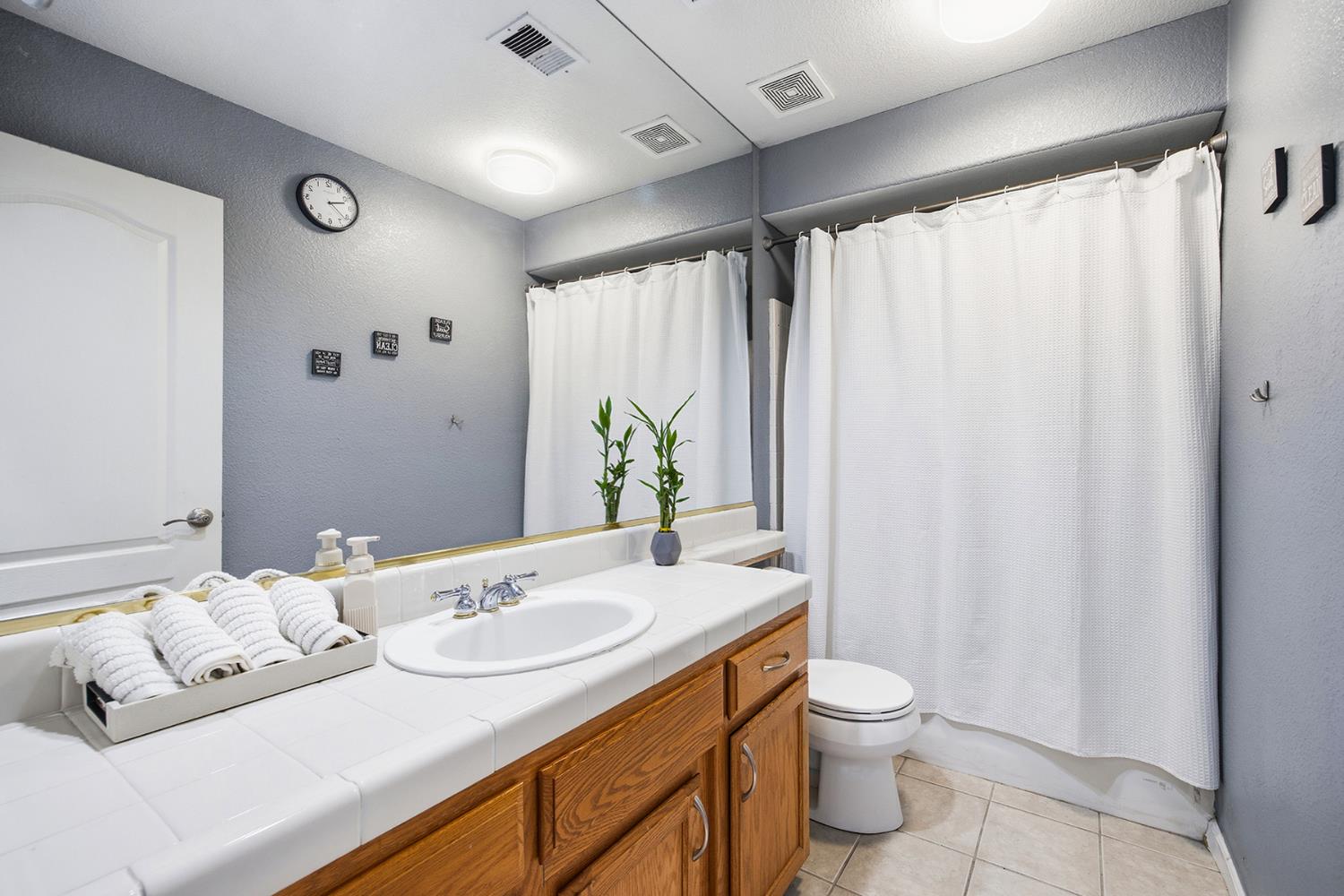 2271 E Niles Ave, Fresno, CA 93720