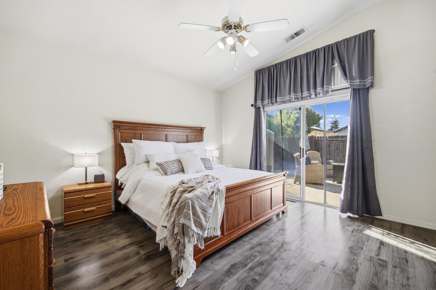 2271 E Niles Ave, Fresno, CA 93720