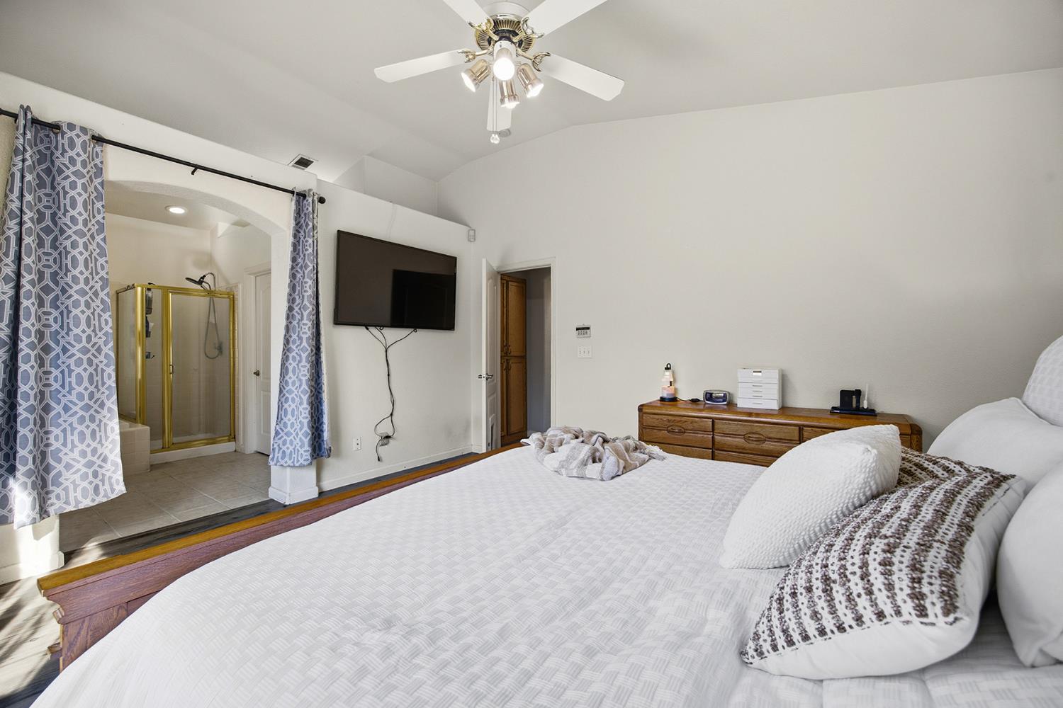 2271 E Niles Ave, Fresno, CA 93720