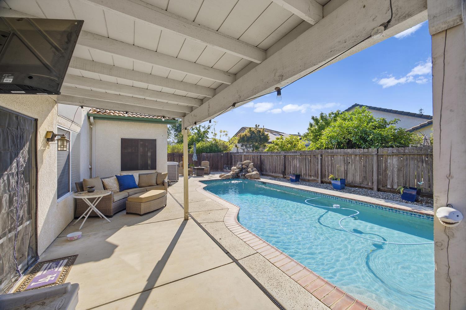 2271 E Niles Ave, Fresno, CA 93720