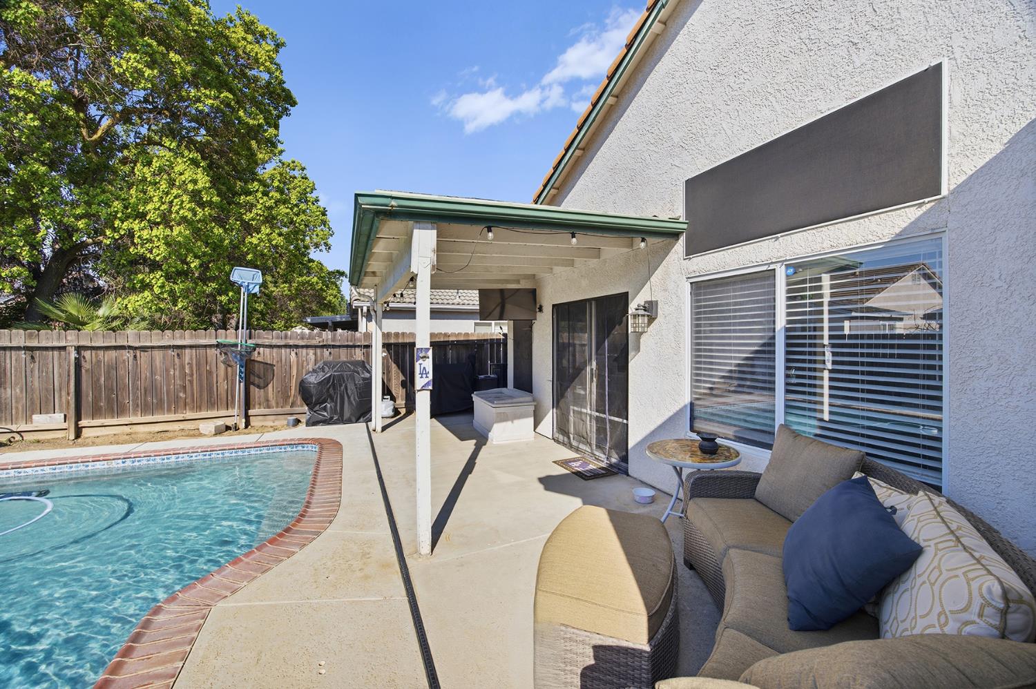 2271 E Niles Ave, Fresno, CA 93720