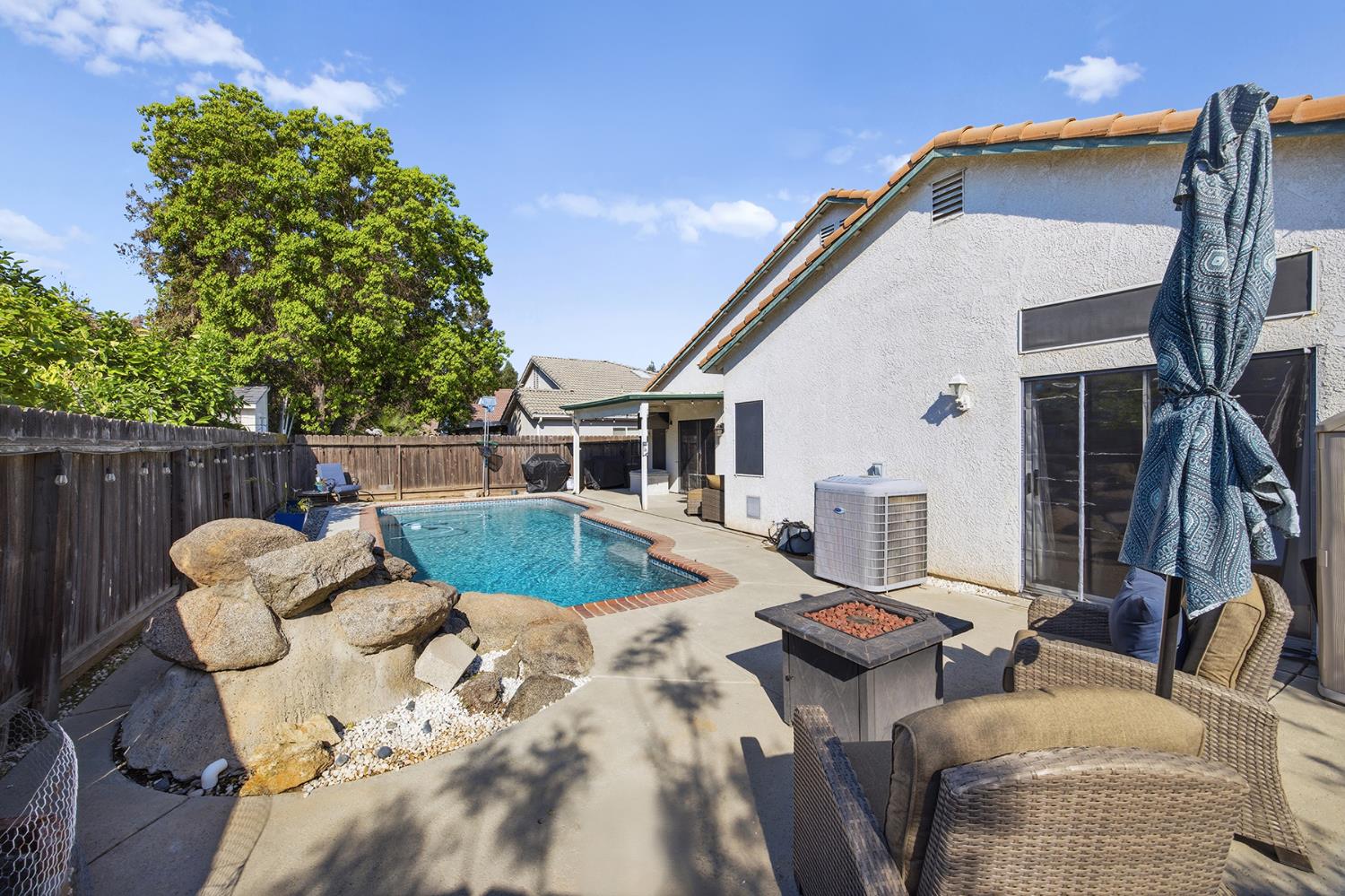 2271 E Niles Ave, Fresno, CA 93720