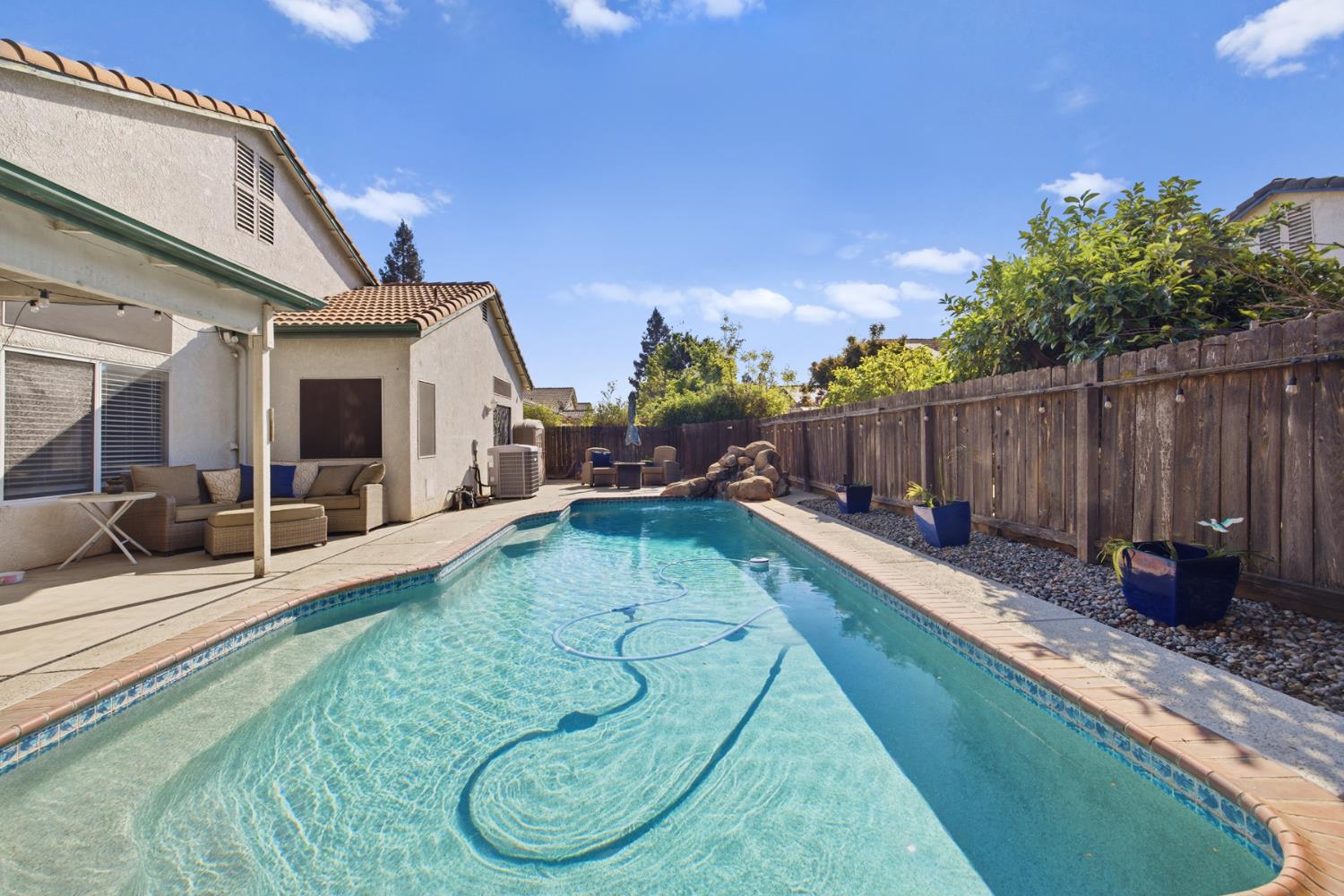 2271 E Niles Ave, Fresno, CA 93720