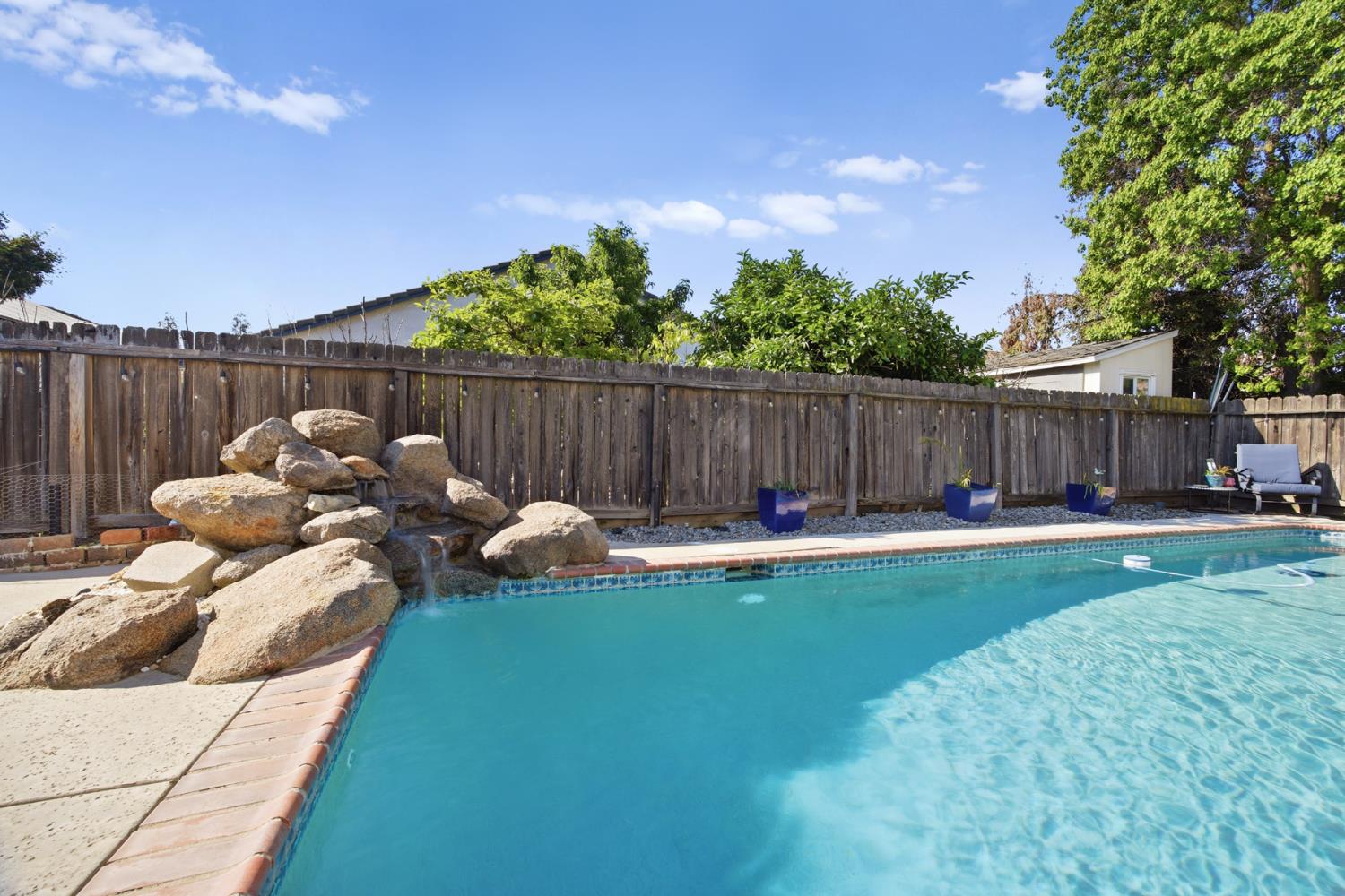 2271 E Niles Ave, Fresno, CA 93720