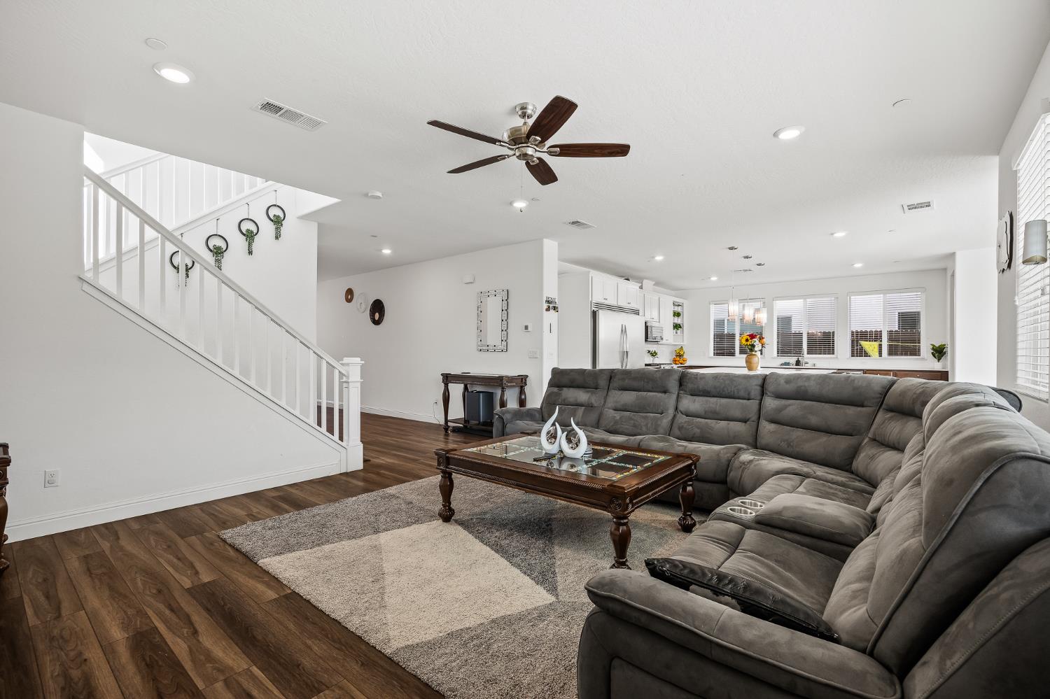 153 Boulder Dr S, Madera, CA 93636