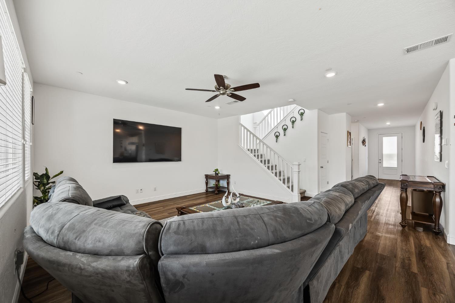 153 Boulder Dr S, Madera, CA 93636