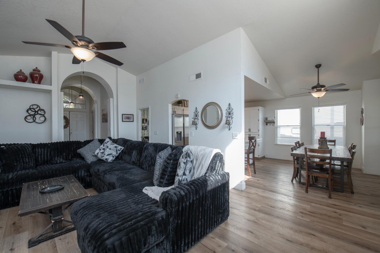 701 McArthur Ave, Clovis, CA 93611