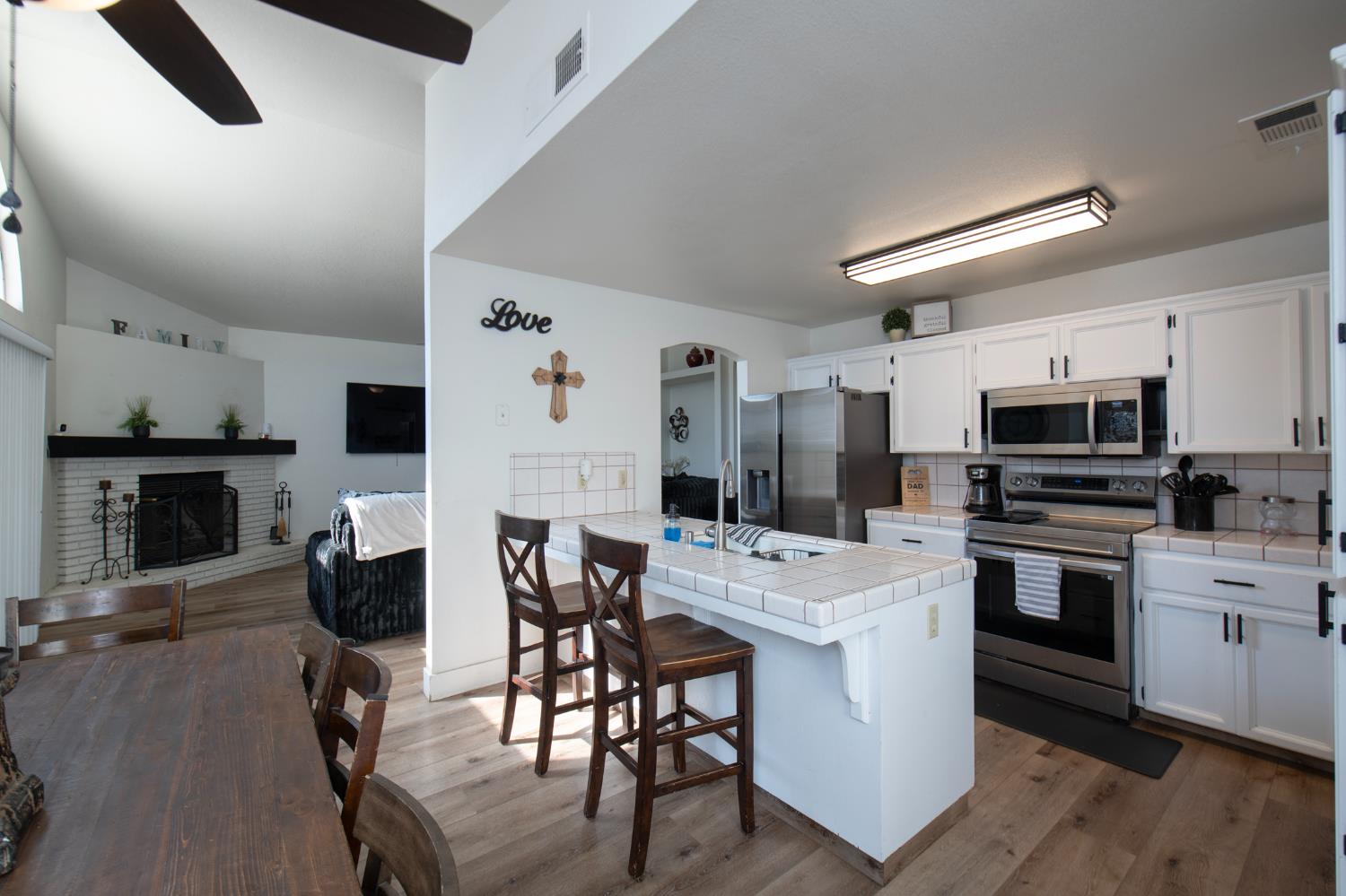 701 McArthur Ave, Clovis, CA 93611