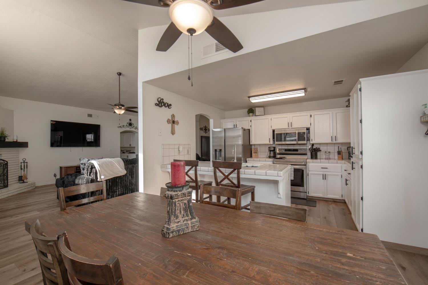 701 McArthur Ave, Clovis, CA 93611