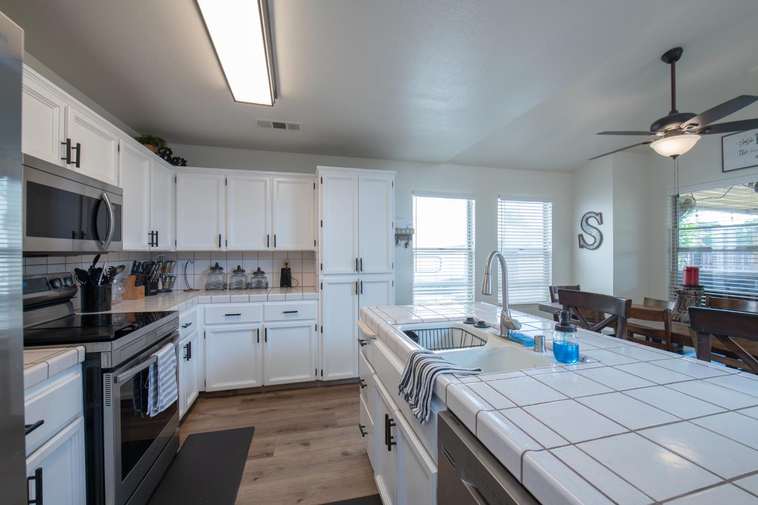 701 McArthur Ave, Clovis, CA 93611