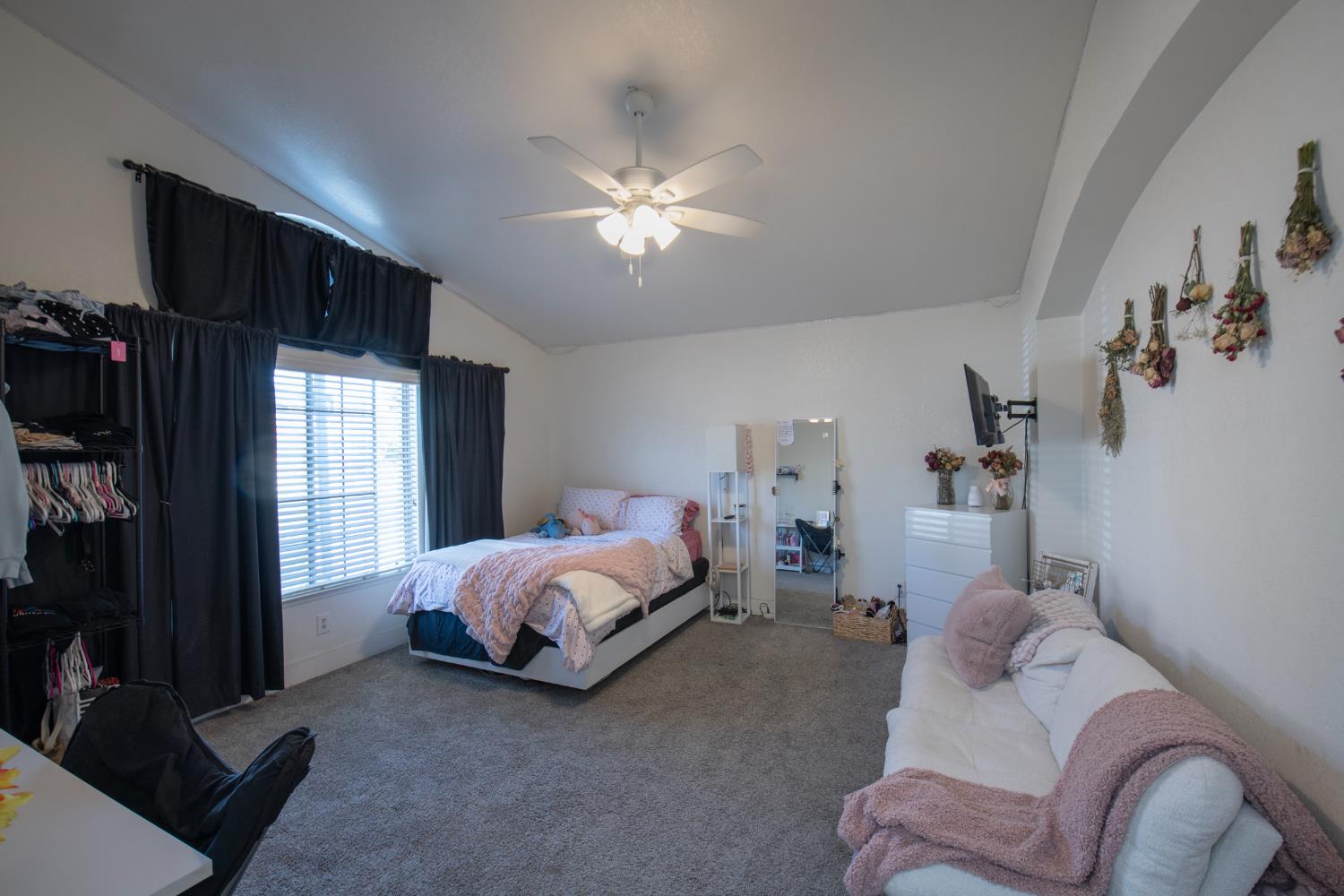 701 McArthur Ave, Clovis, CA 93611