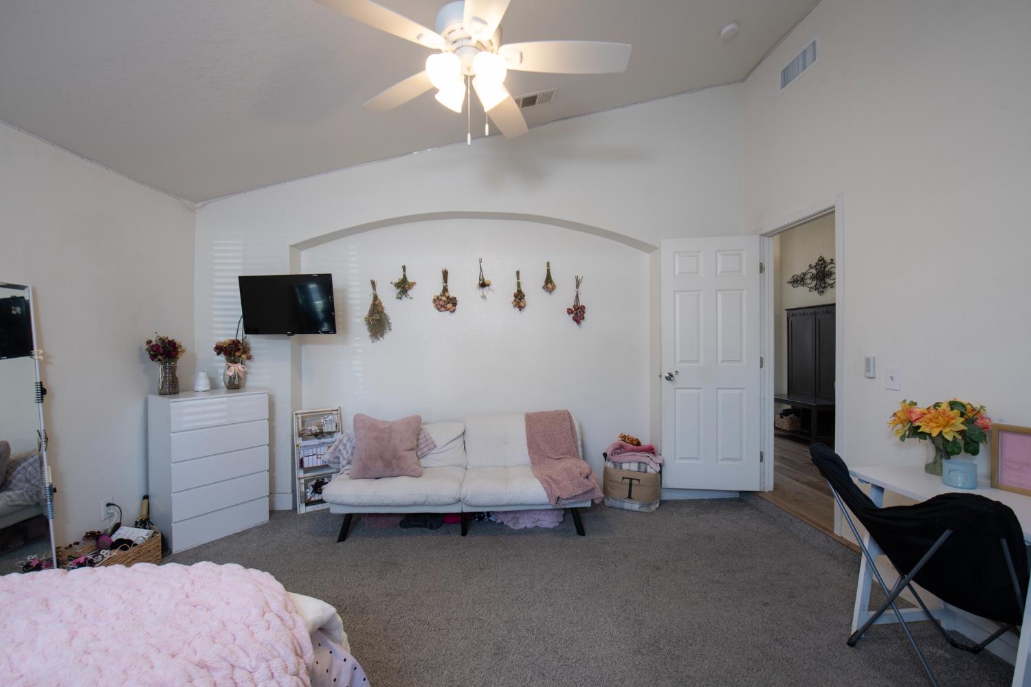 701 McArthur Ave, Clovis, CA 93611