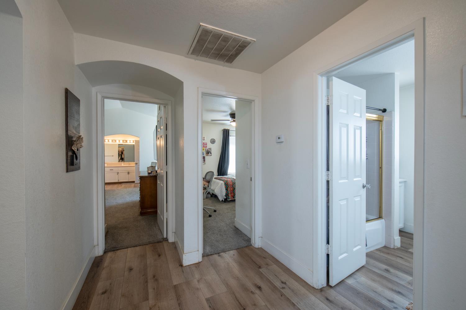 701 McArthur Ave, Clovis, CA 93611