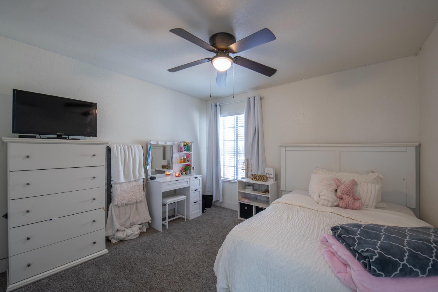 701 McArthur Ave, Clovis, CA 93611