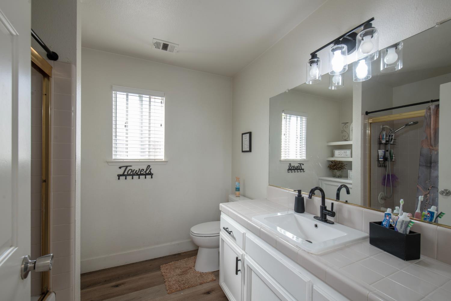 701 McArthur Ave, Clovis, CA 93611