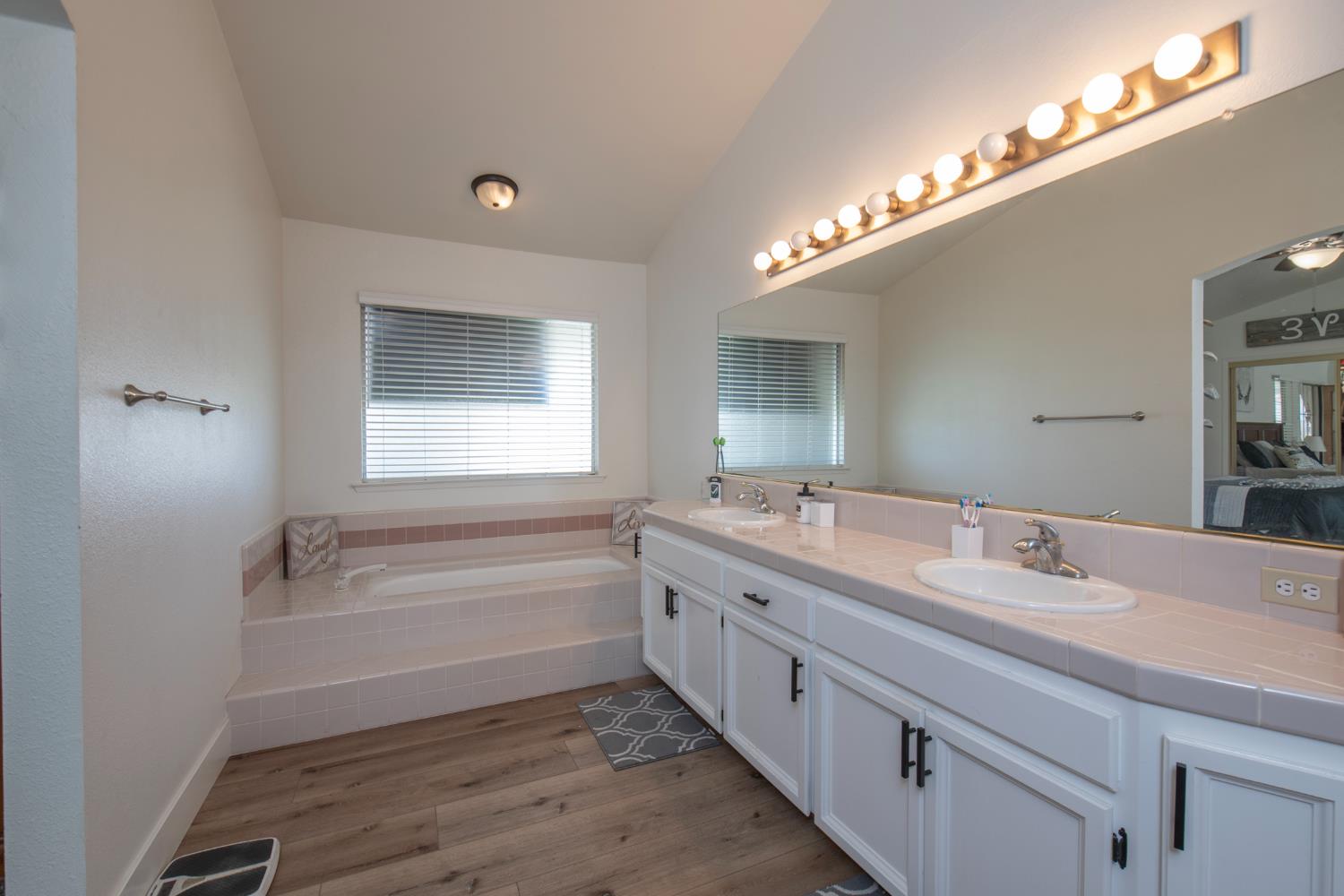 701 McArthur Ave, Clovis, CA 93611