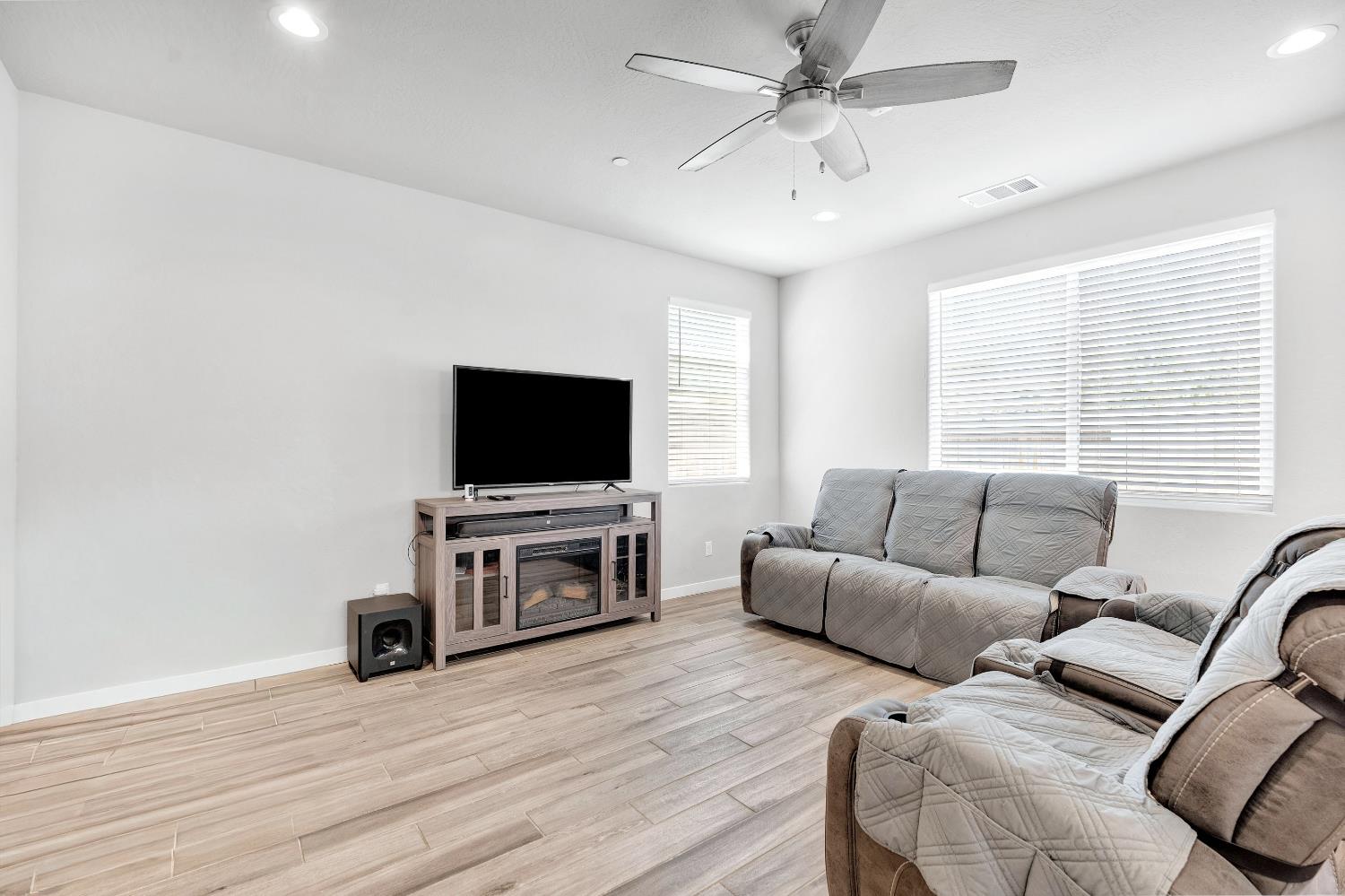 3875 Roberts Ave, Clovis, CA 93619