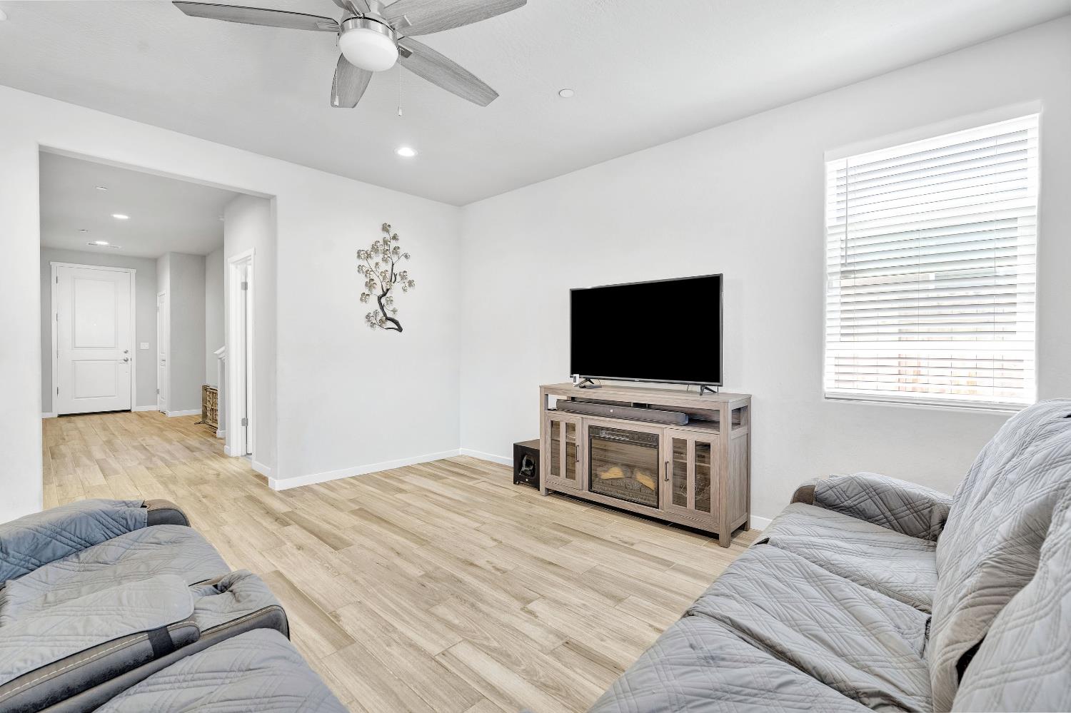 3875 Roberts Ave, Clovis, CA 93619